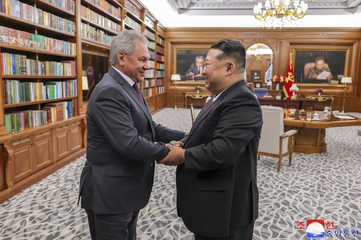 https://d.newsweek.com/en/full/2657967/kim-shoigu.webp