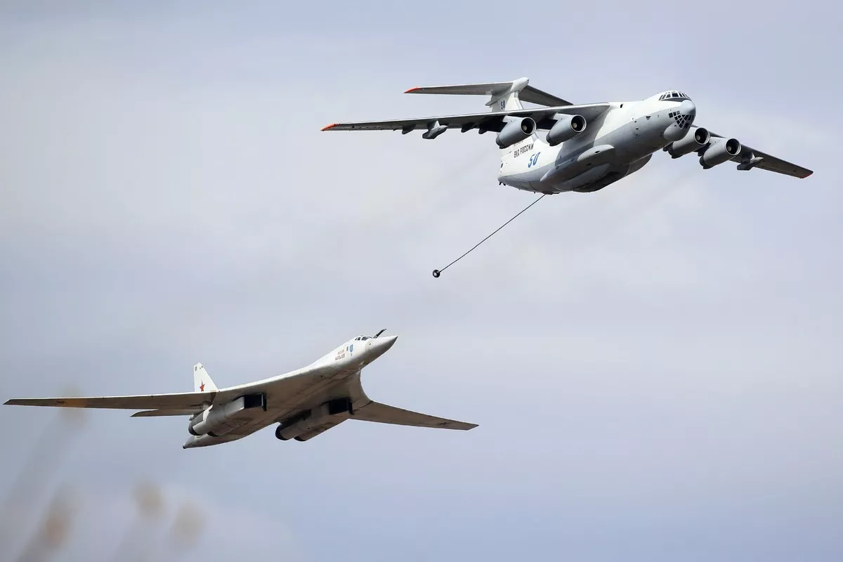 https://d.newsweek.com/en/full/2658208/tu-160.webp