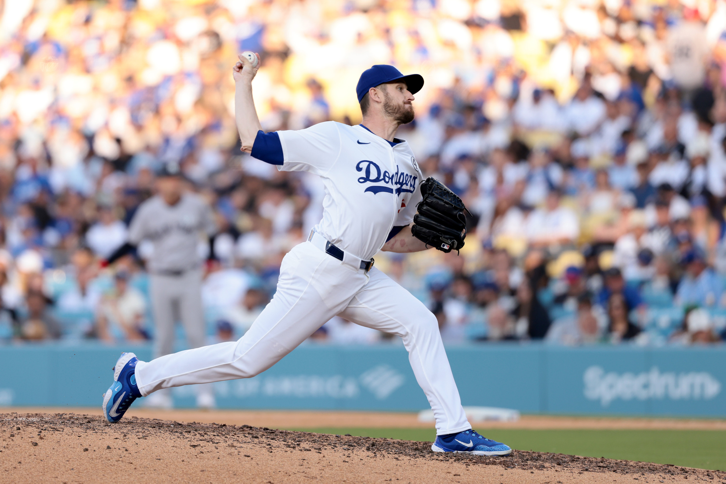 Dodgers World Series Champion Pitcher Elects to Leave Organization, Head to Free Agency