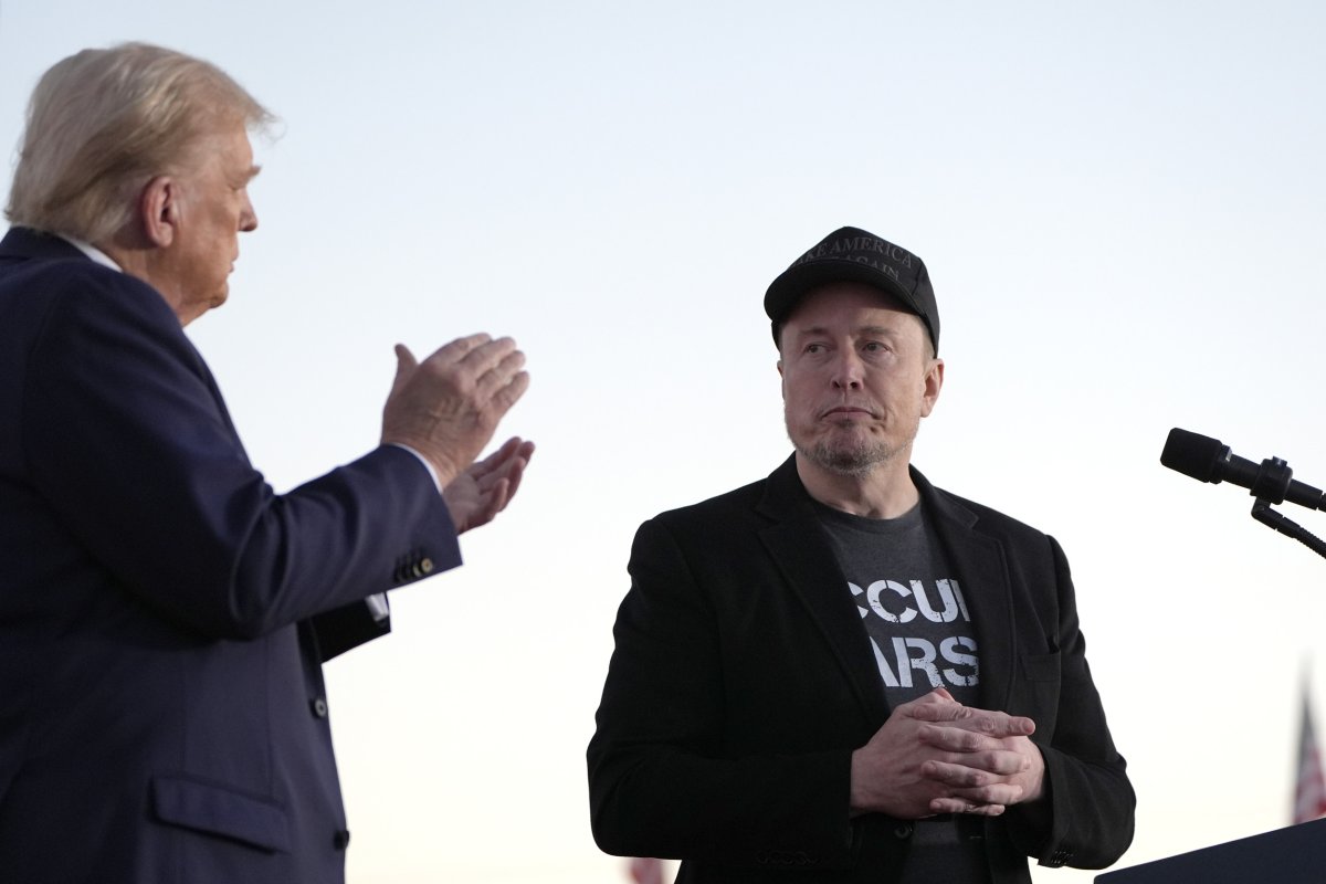 Trump Says He’ll ‘Take a Look’ at Elon Musk’s Government Contracts
