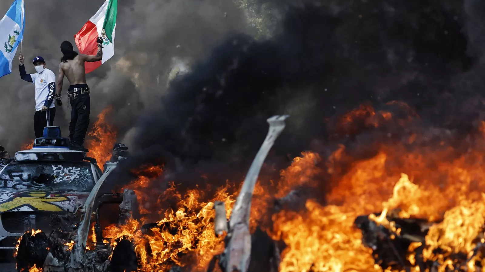 https://d.newsweek.com/en/full/2659056/la-riots.webp?w=1600&h=900&q=88&f=932ad21bdc3aab9dd7c384d72bf92111