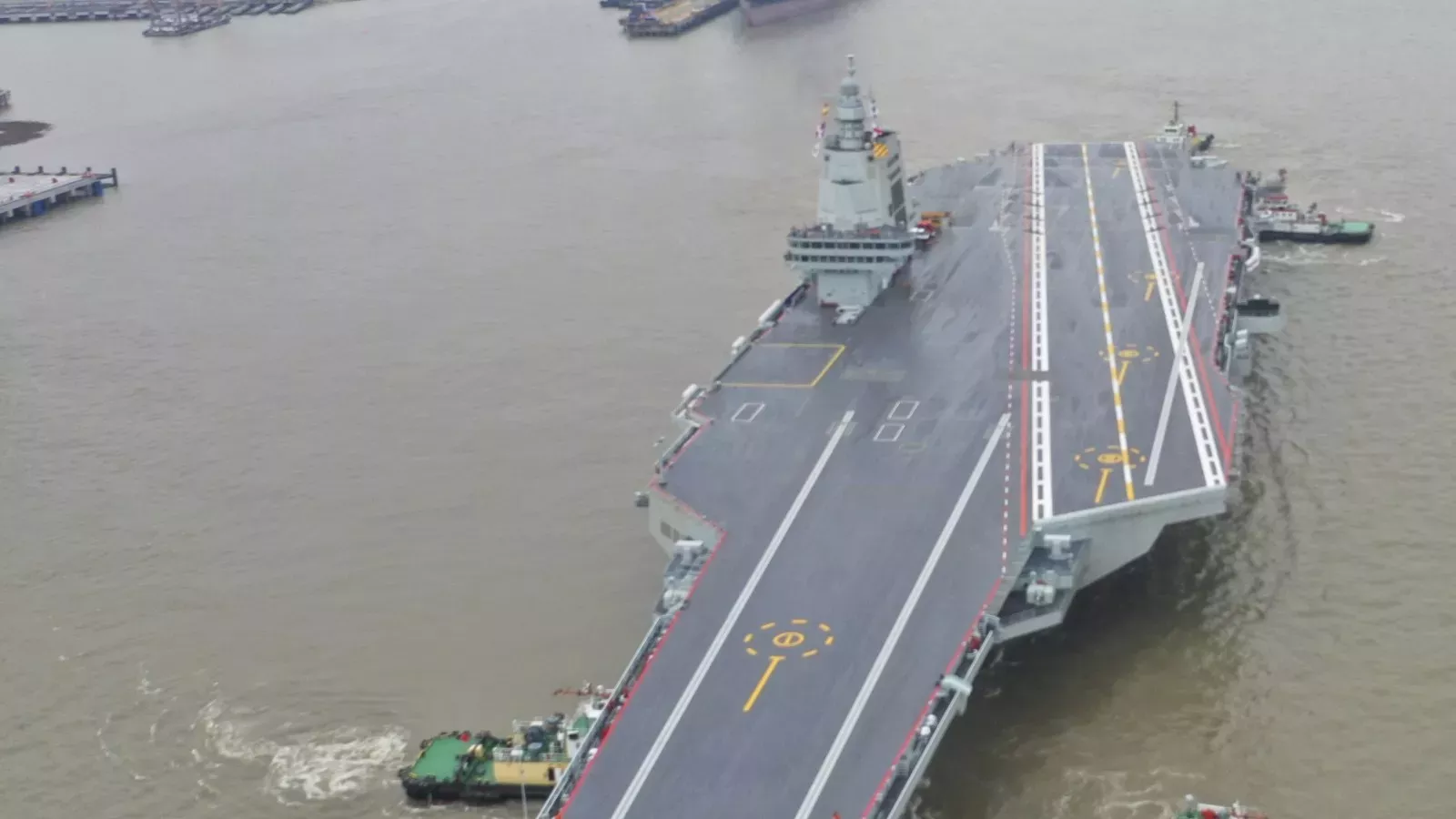 https://d.newsweek.com/en/full/2659093/chinese-aircraft-carrier-cns-fujian.webp?w=1600&h=900&q=88&f=3284693e42f28862fa812272a505fb9c