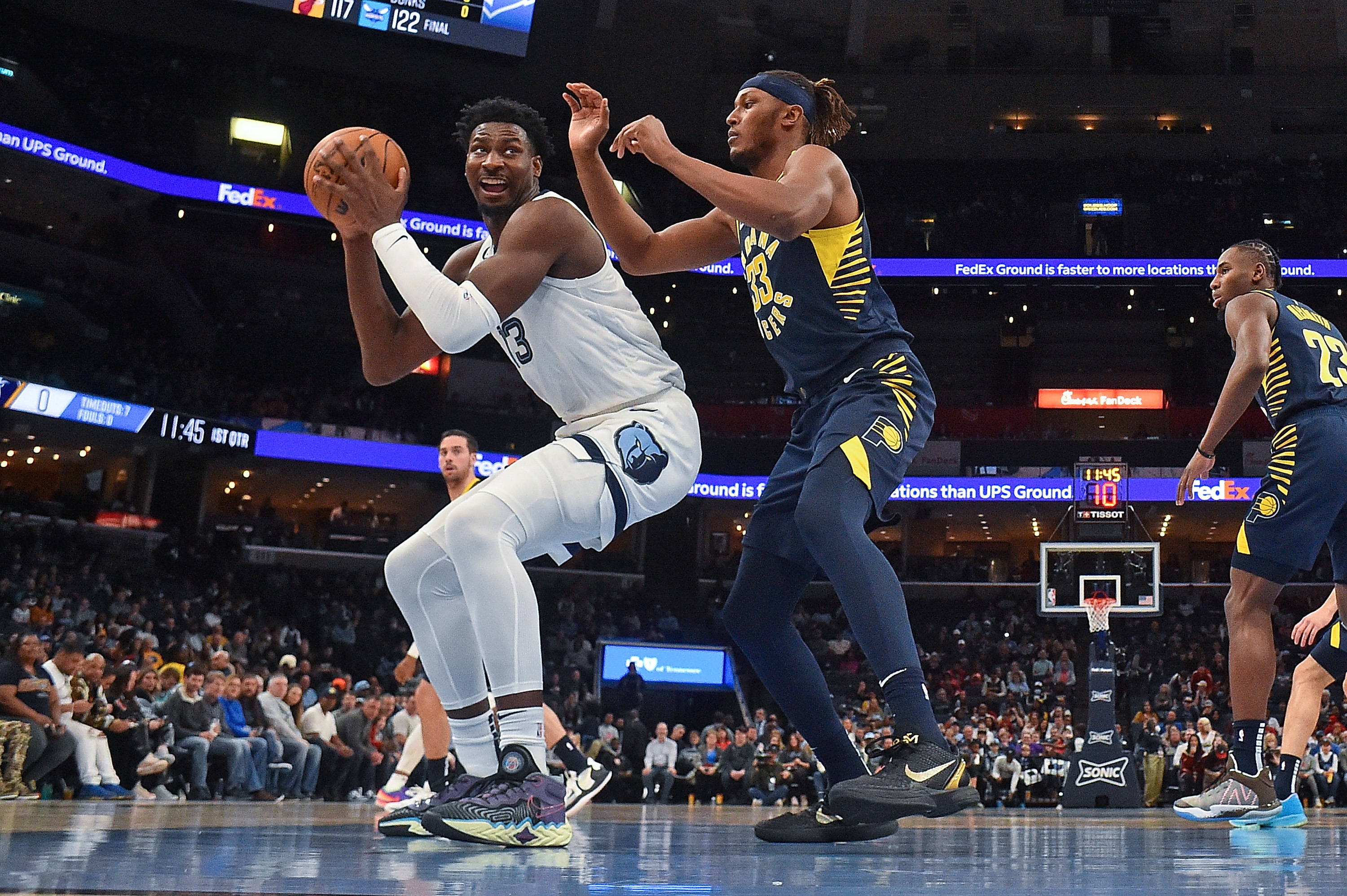 Lakers Could Miss Out on Star Center