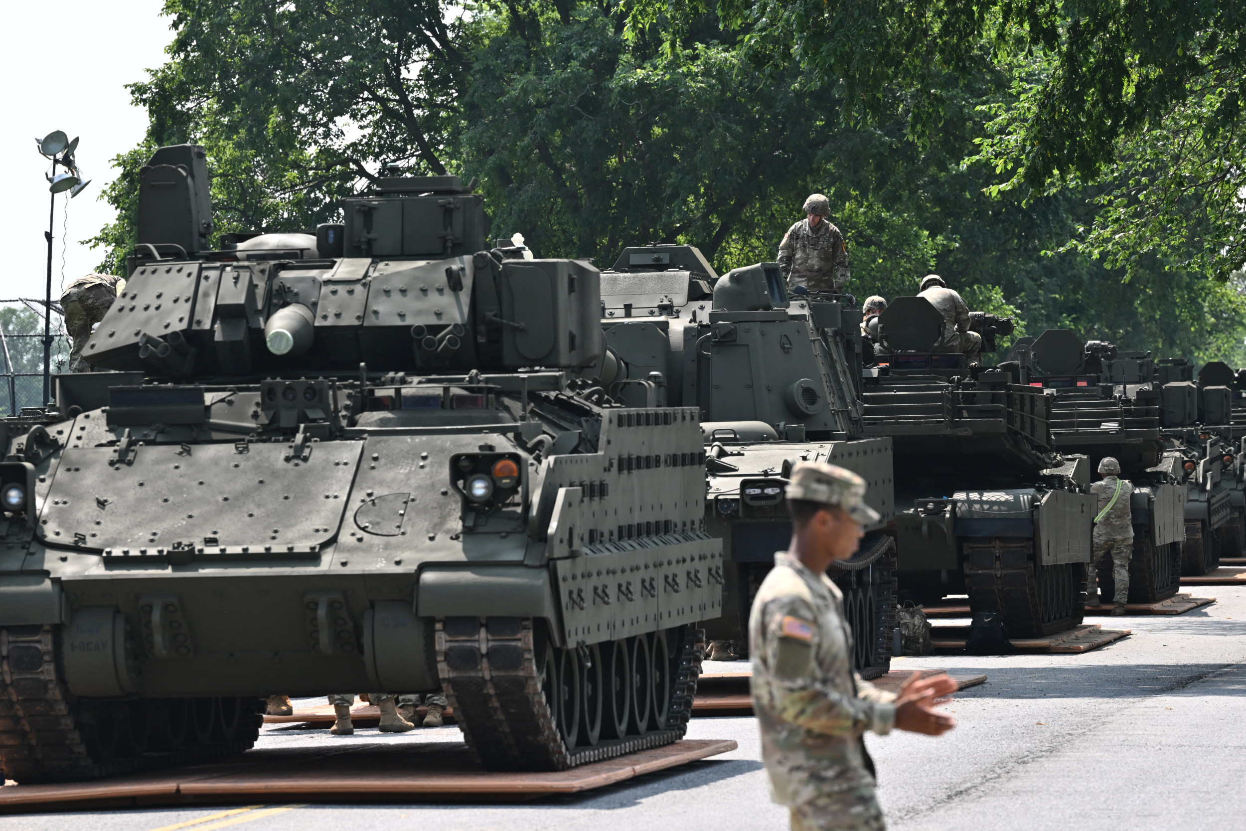 Tanks Roll Through Washington DC for Trumps Military Parade: Photos