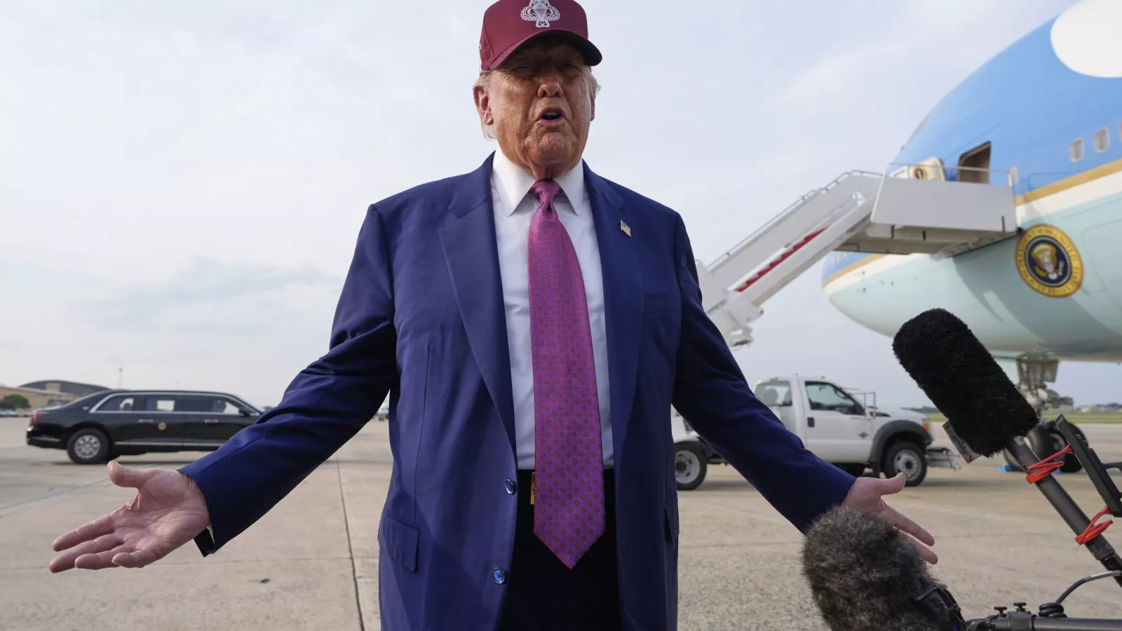 https://d.newsweek.com/en/full/2662413/trump.webp?w=1600&h=900&q=88&f=78d1f6a15298b211f02d2cb9dbebcefd