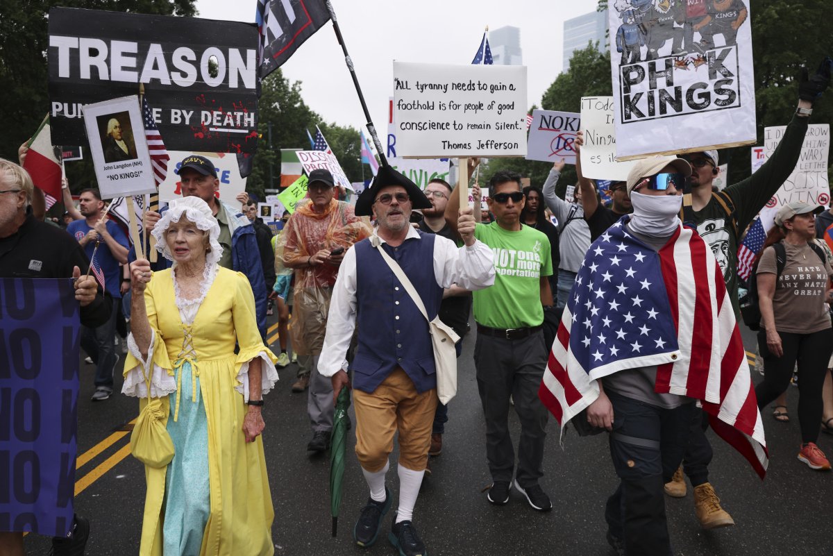 Demonstrators dressed in Revolutionary War era clothing