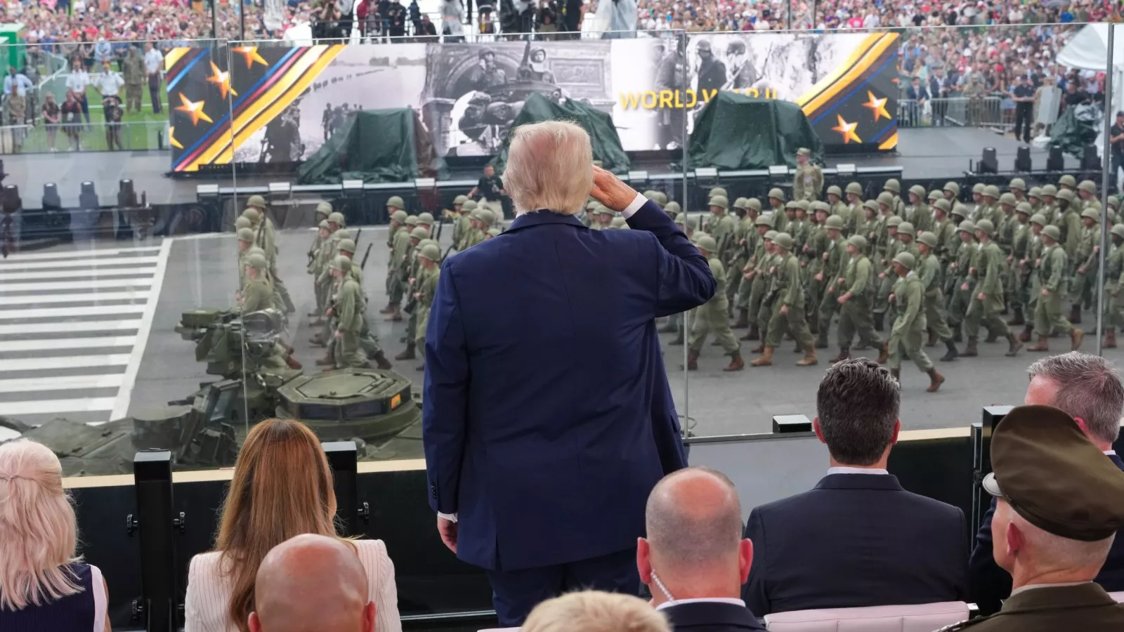 https://d.newsweek.com/en/full/2663414/trump-military-parade.webp?w=1600&h=900&q=88&f=d4879feef1540c1a115f427e81b0b6da