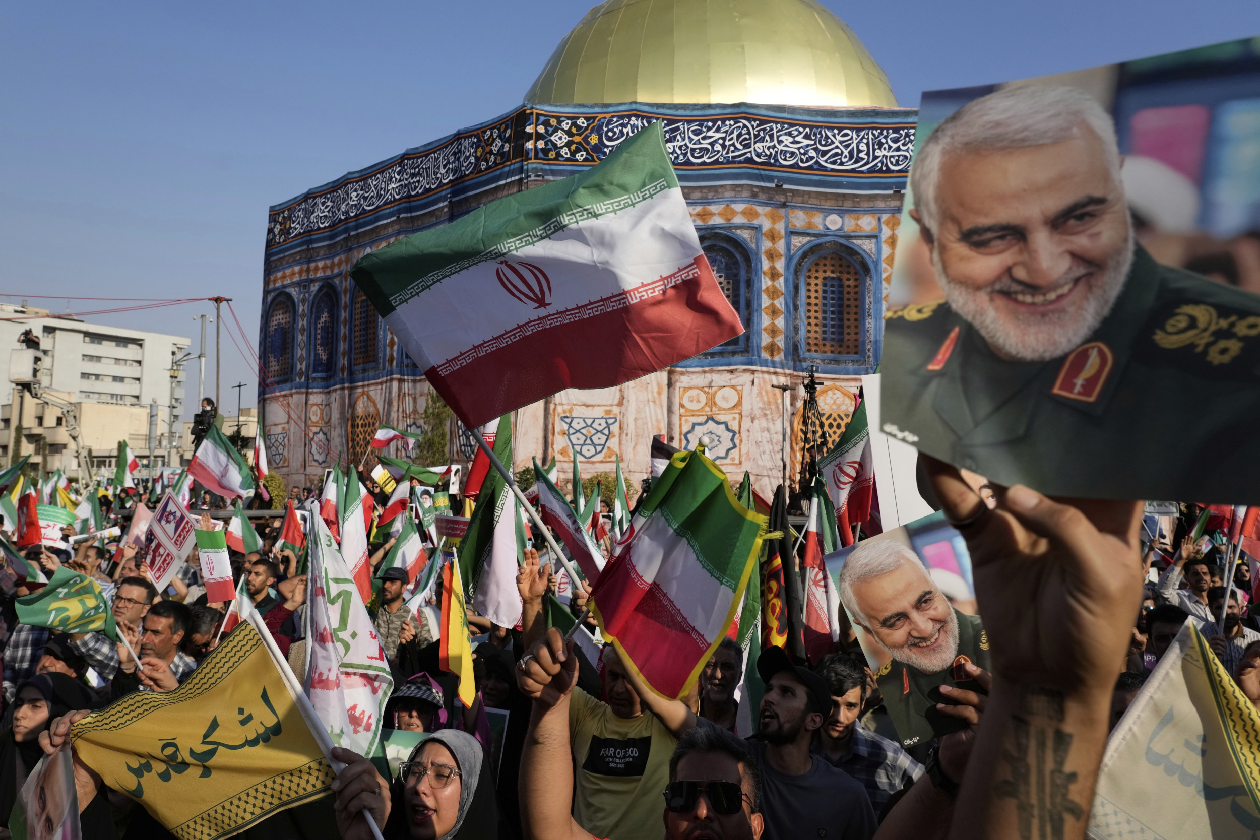 https://d.newsweek.com/en/full/2663914/iran-israel.jpg
