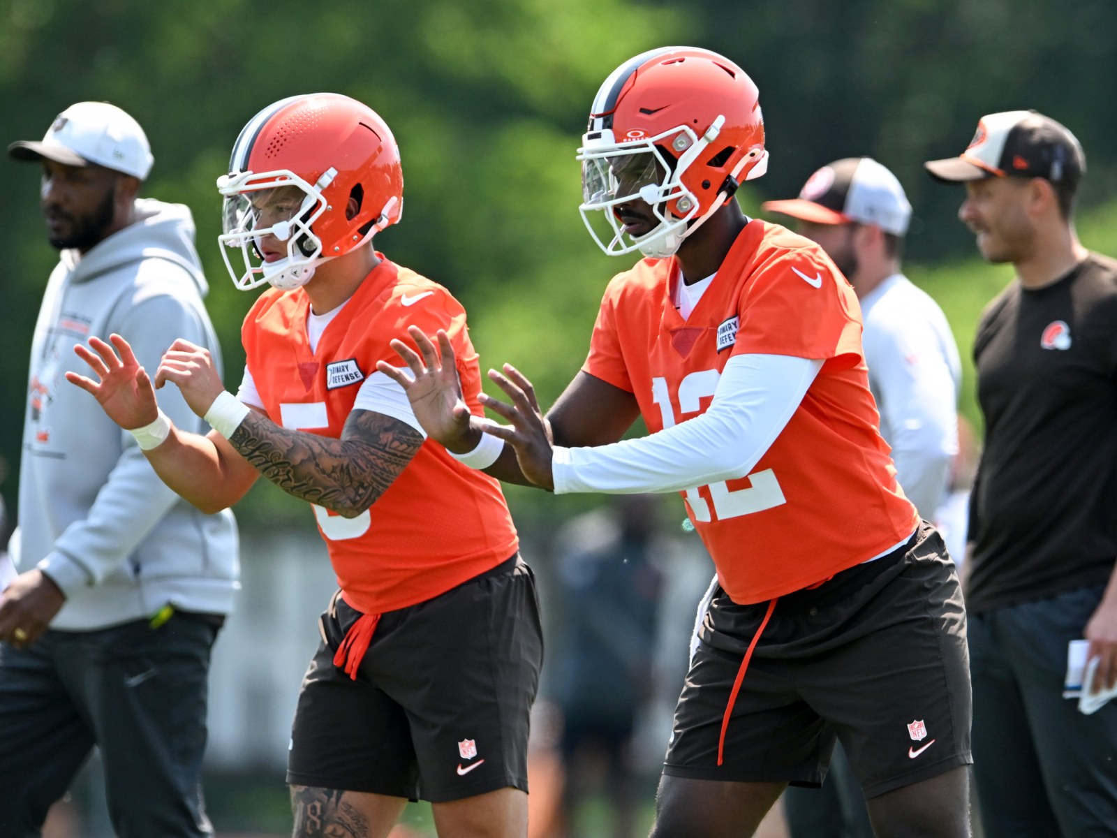 Browns' Shedeur Sanders, Dillon Gabriel Get Bad News in Future Projection - Newsweek