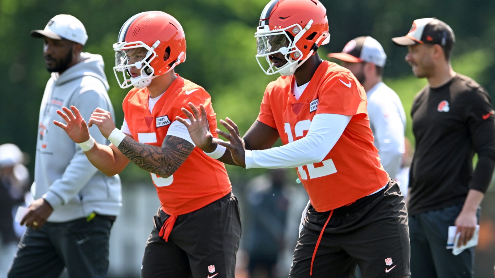 Browns' Shedeur Sanders, Dillon Gabriel Get Bad News in Future Projection - Newsweek