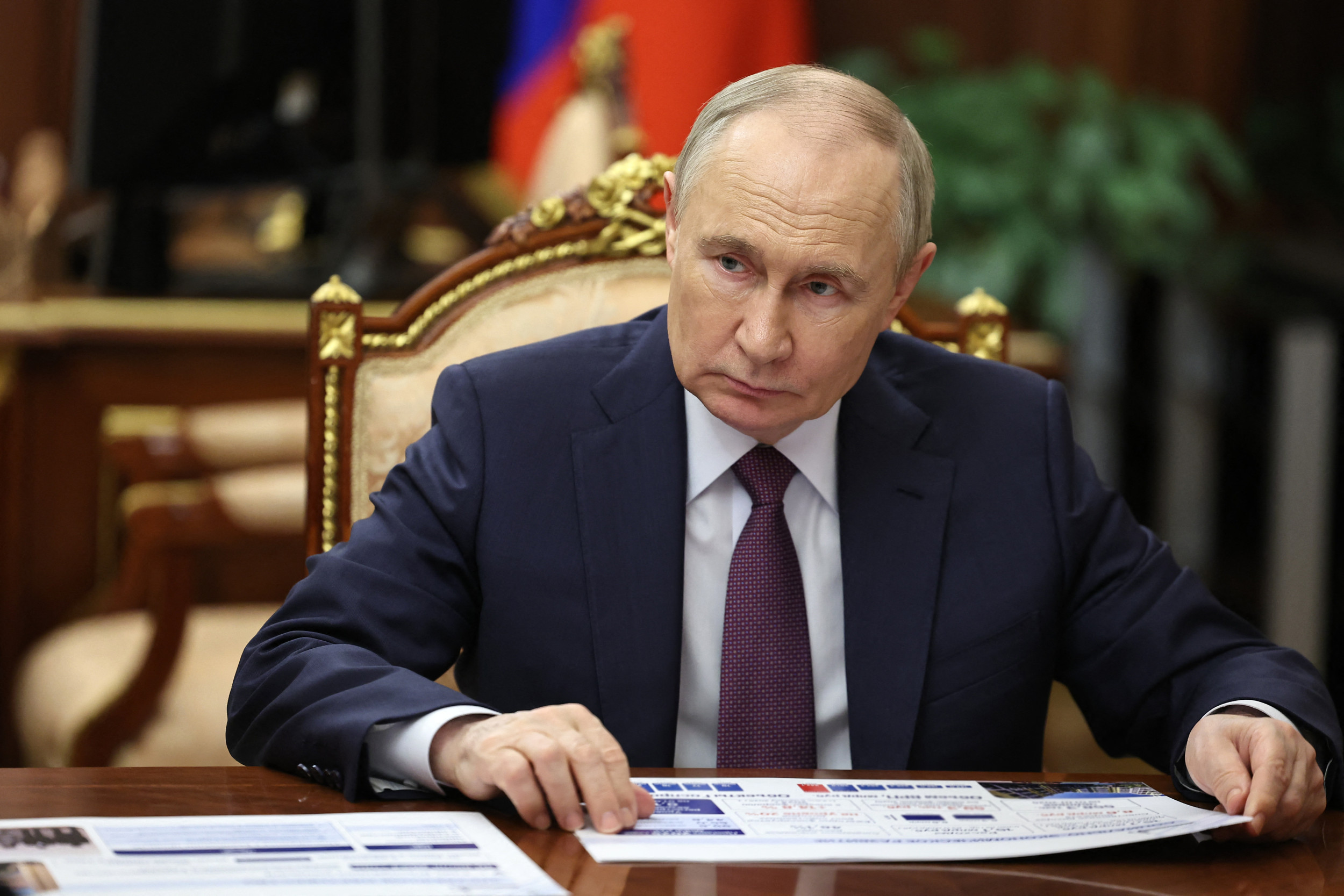 https://d.newsweek.com/en/full/2663997/putin.jpg