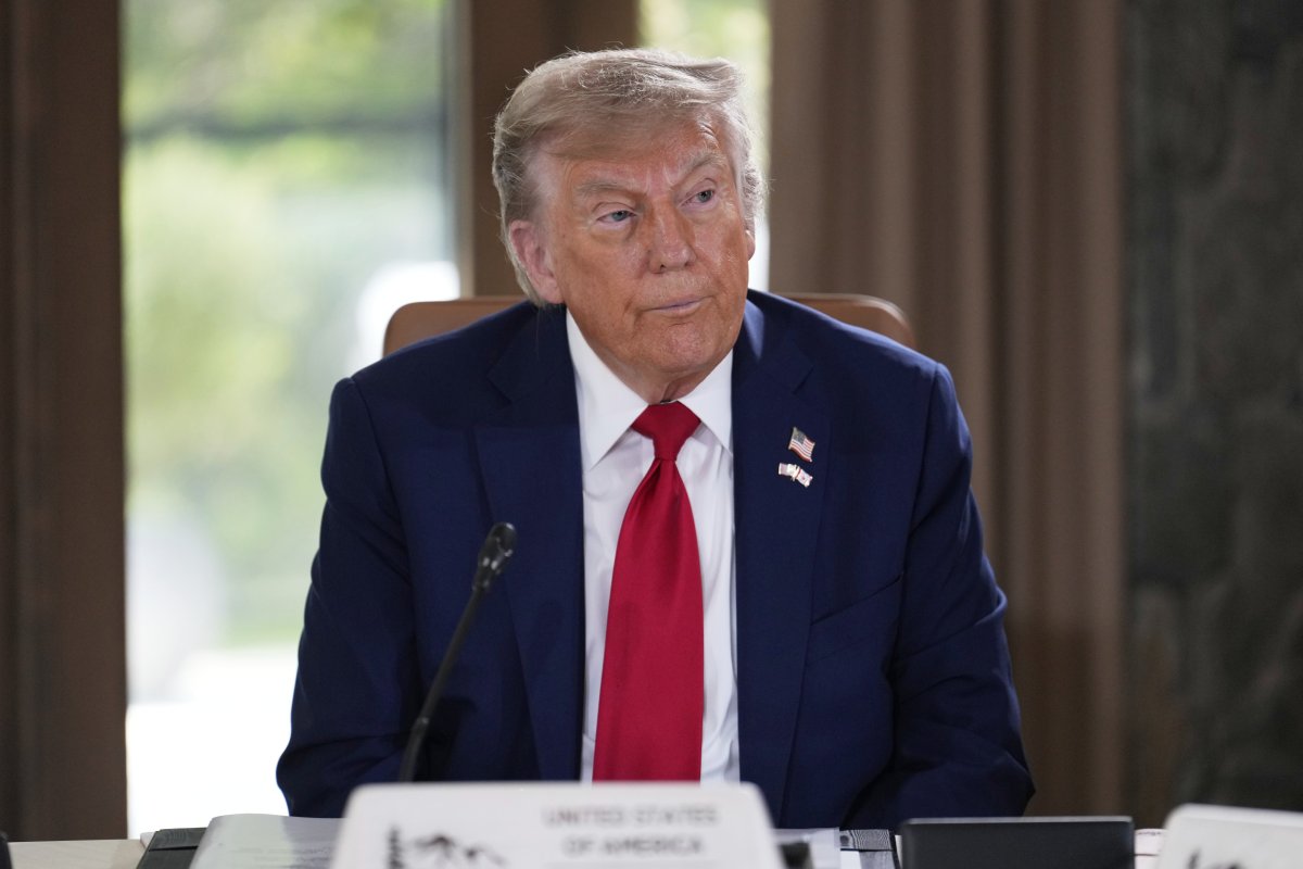 🟥 "Trump in calo: approvazione al 46%, ma supporto forte su immigrazione e economia"