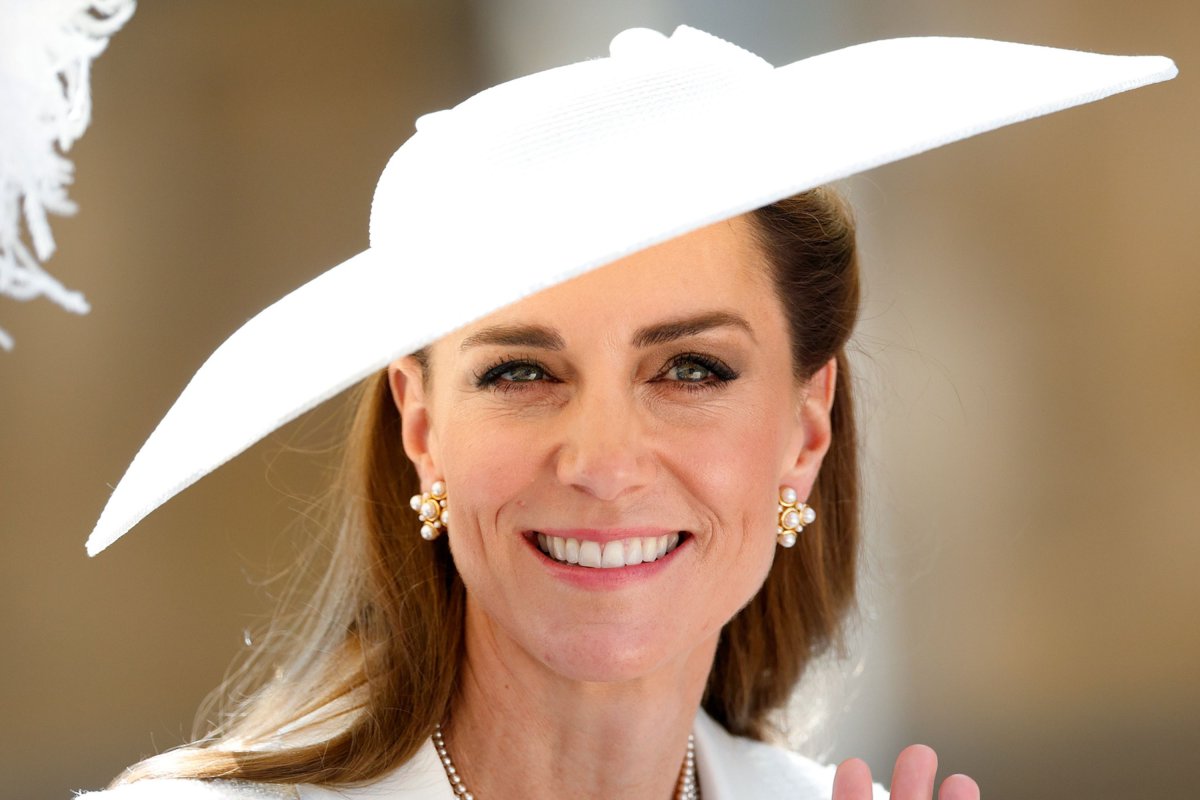 Princess Kate Looking Like a Model Goes Viral - Newsweek