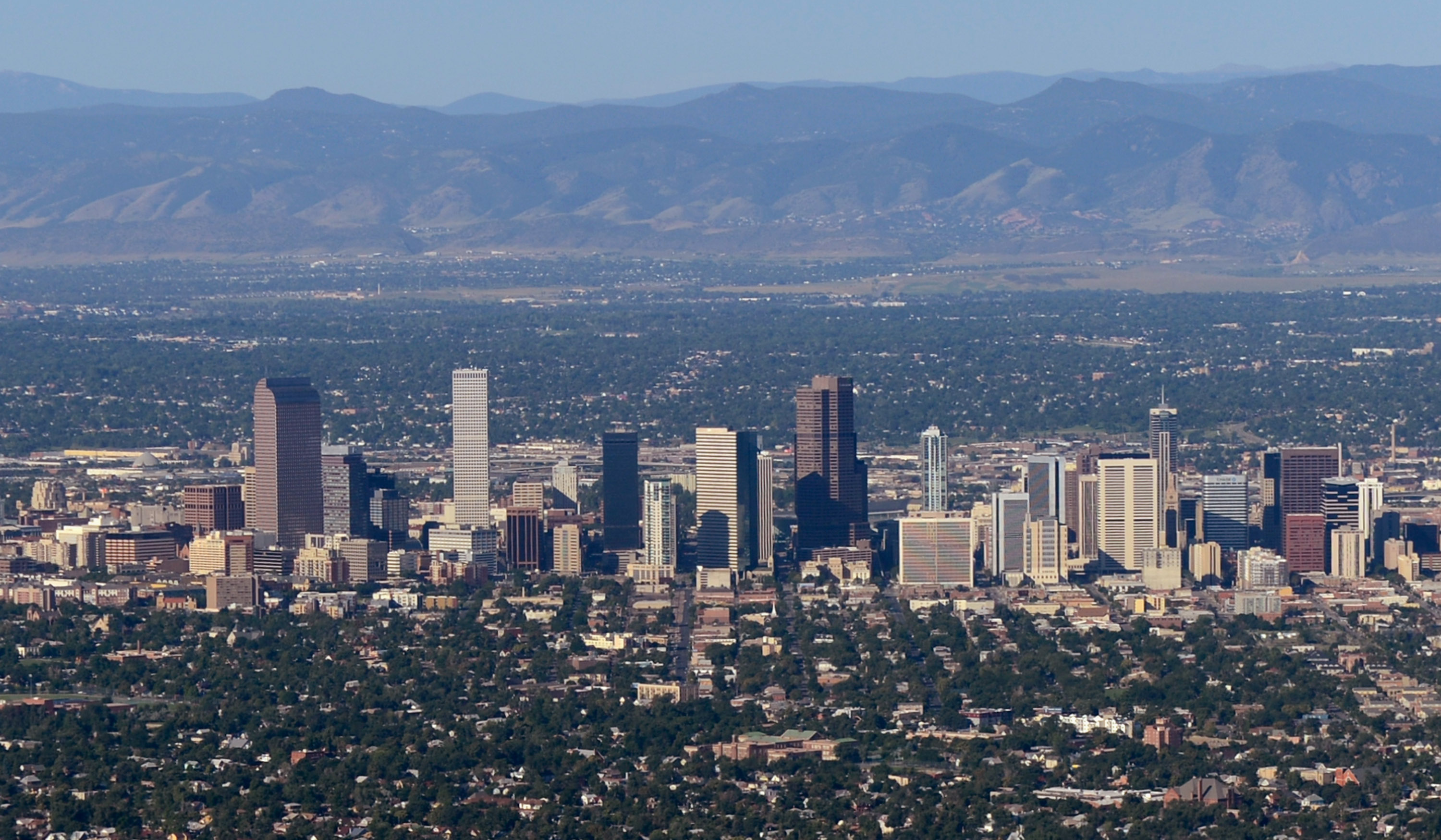 https://d.newsweek.com/en/full/2664841/denver-skyline.jpg