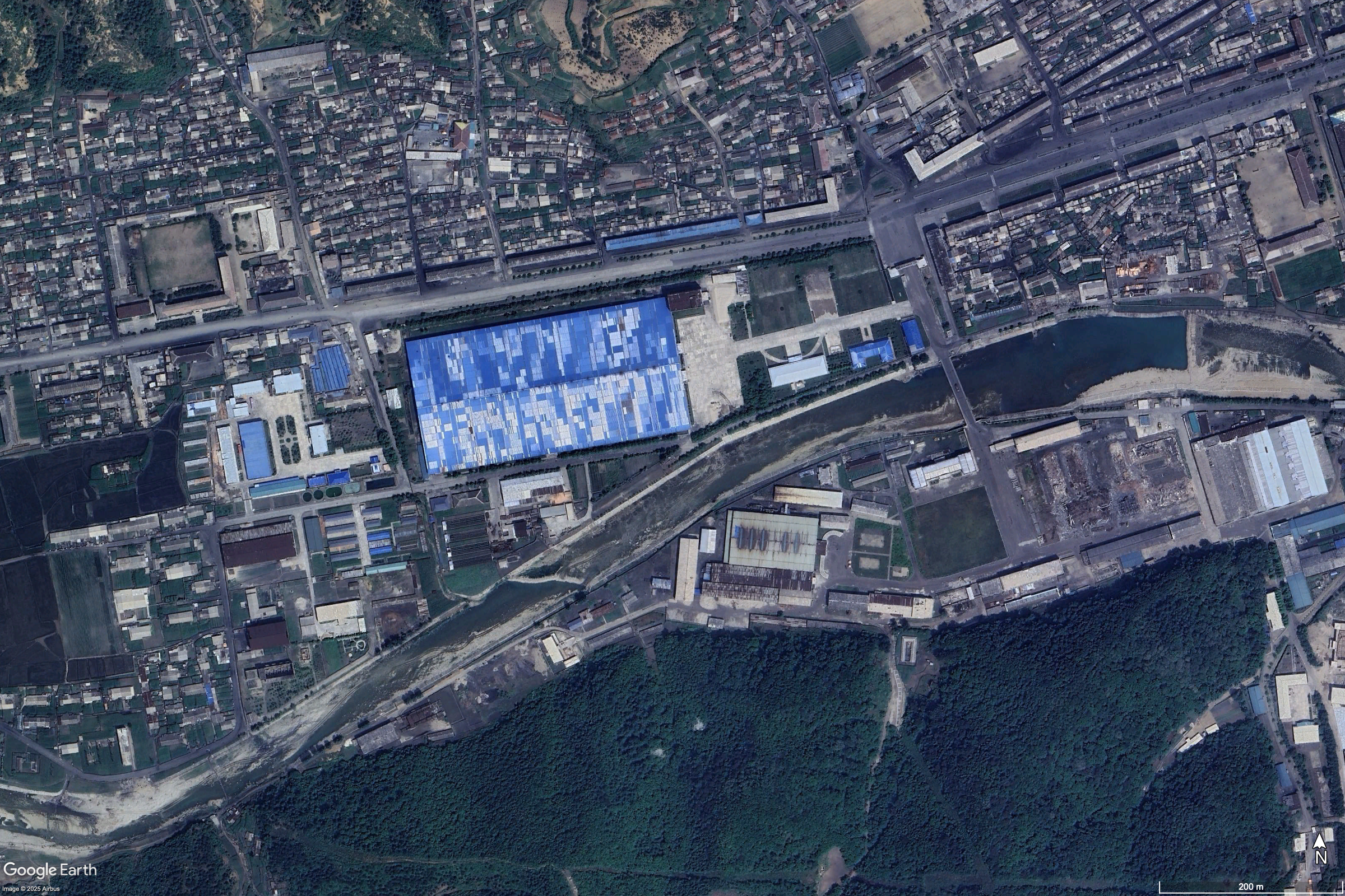 https://d.newsweek.com/en/full/2665624/north-korea-builds-biggest-military-factory-analysis.png