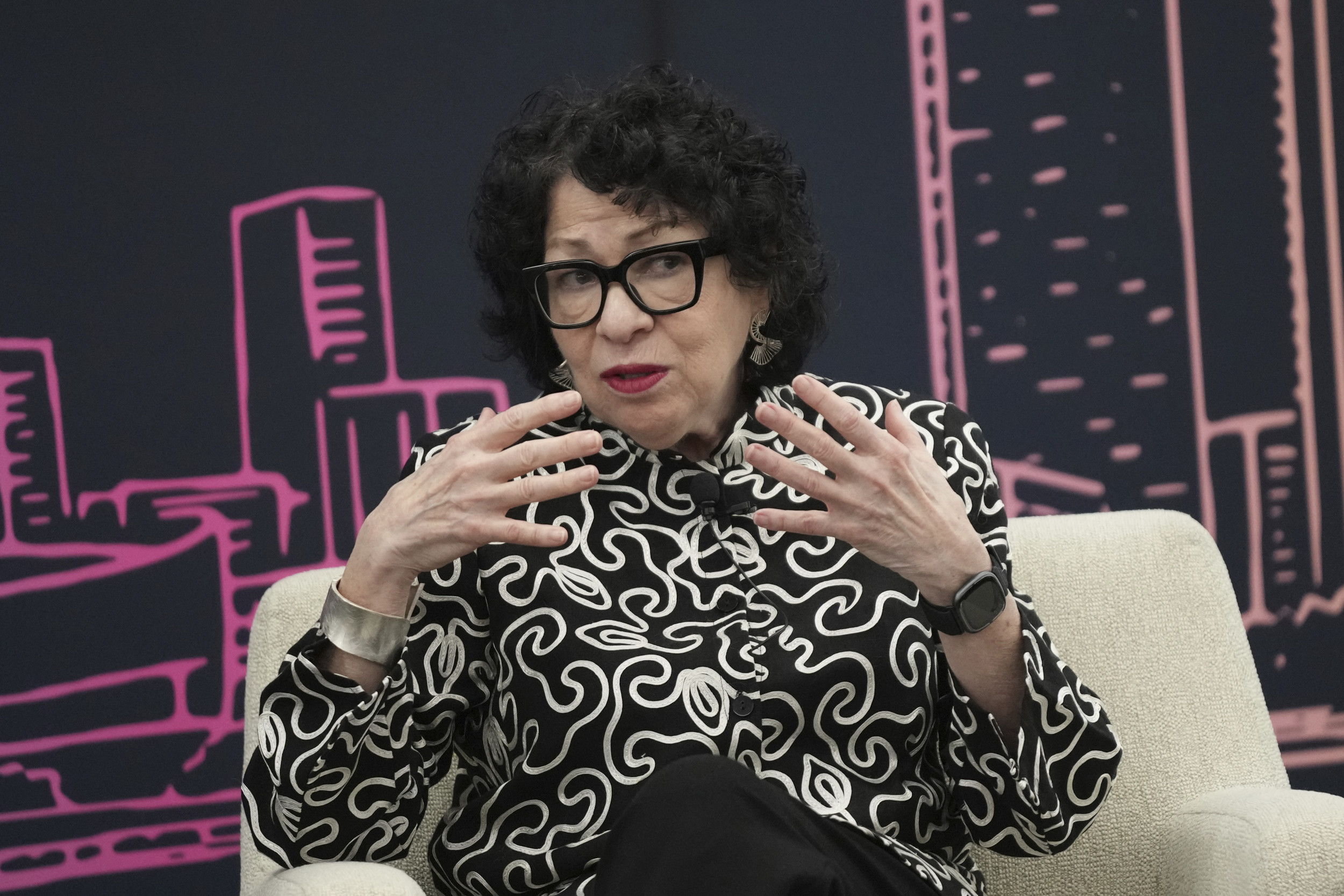 https://d.newsweek.com/en/full/2666124/justice-sonia-sotomayor.jpg