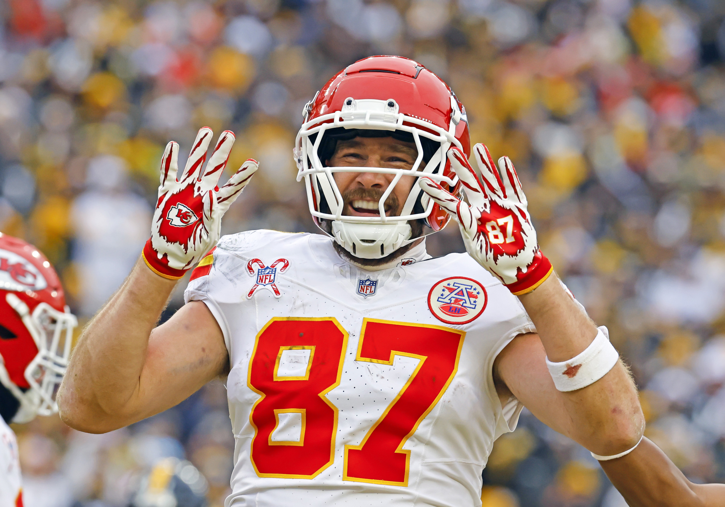Travis Kelce, Taylor Swift Announce Engagement