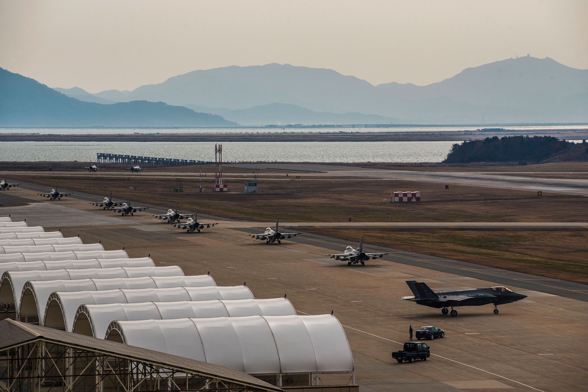 https://d.newsweek.com/en/full/2666615/kunsan-air-base-south-korea.jpg