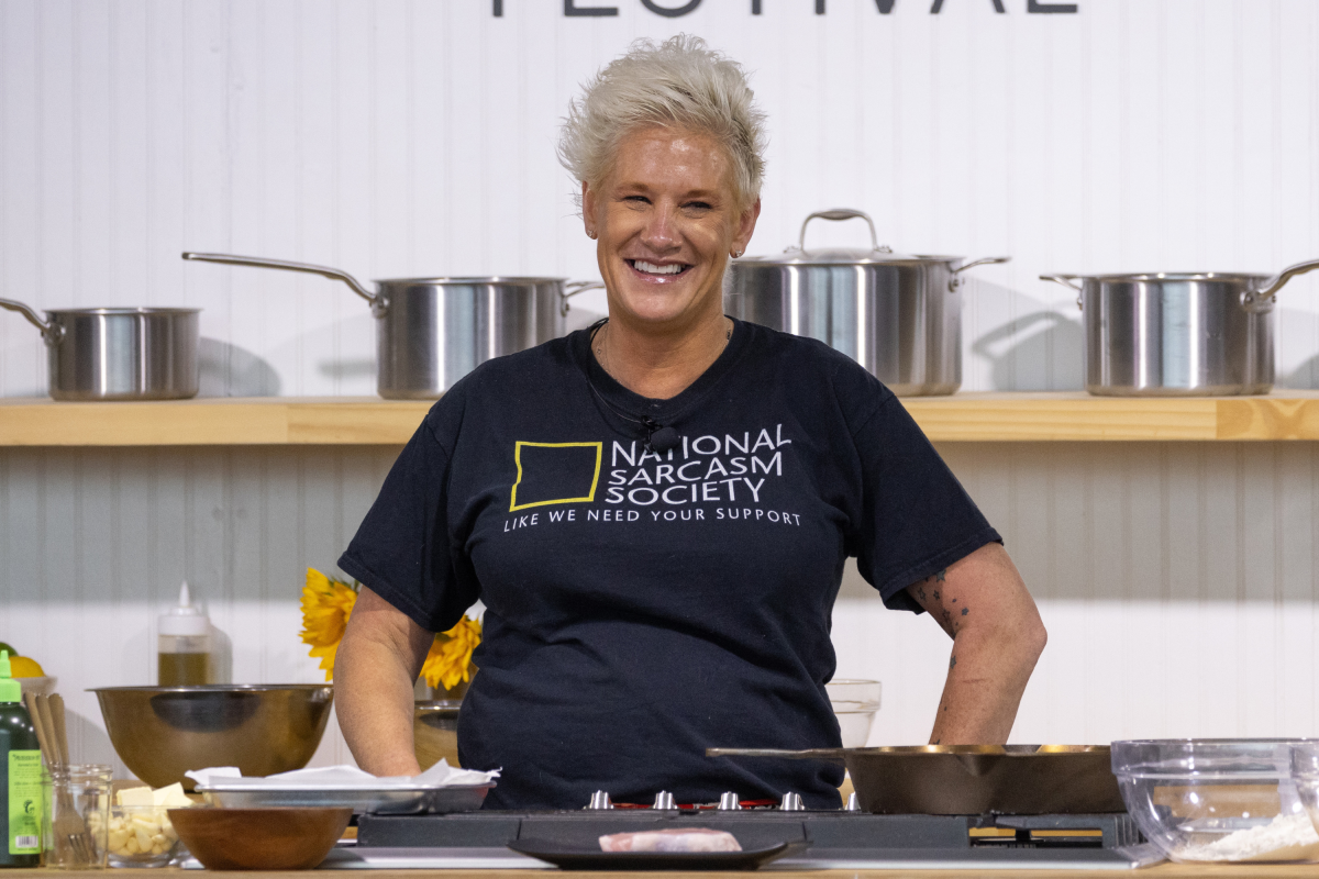 Anne Burrell Cause of Death Details Emerge - Newsweek