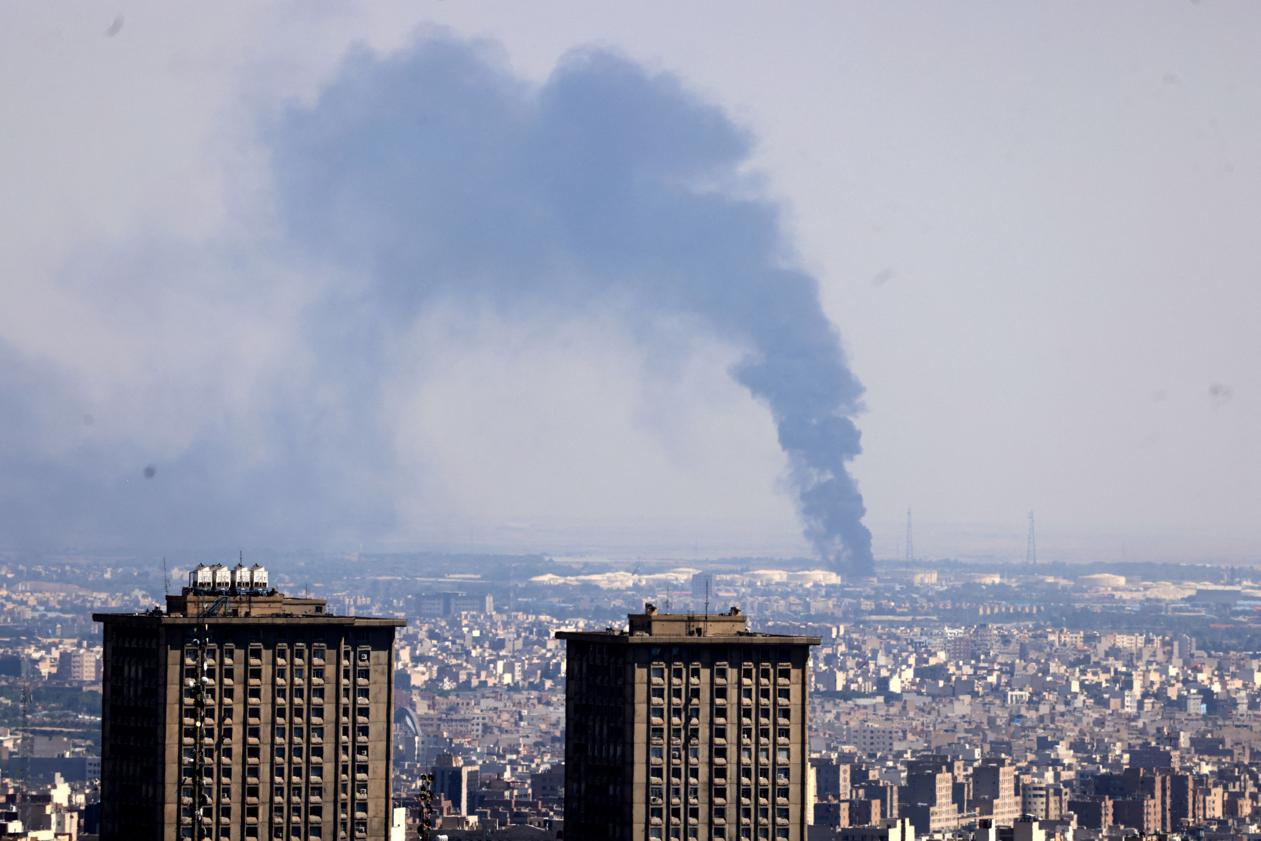 https://d.newsweek.com/en/full/2667189/smoke-billows-over-tehran.jpg