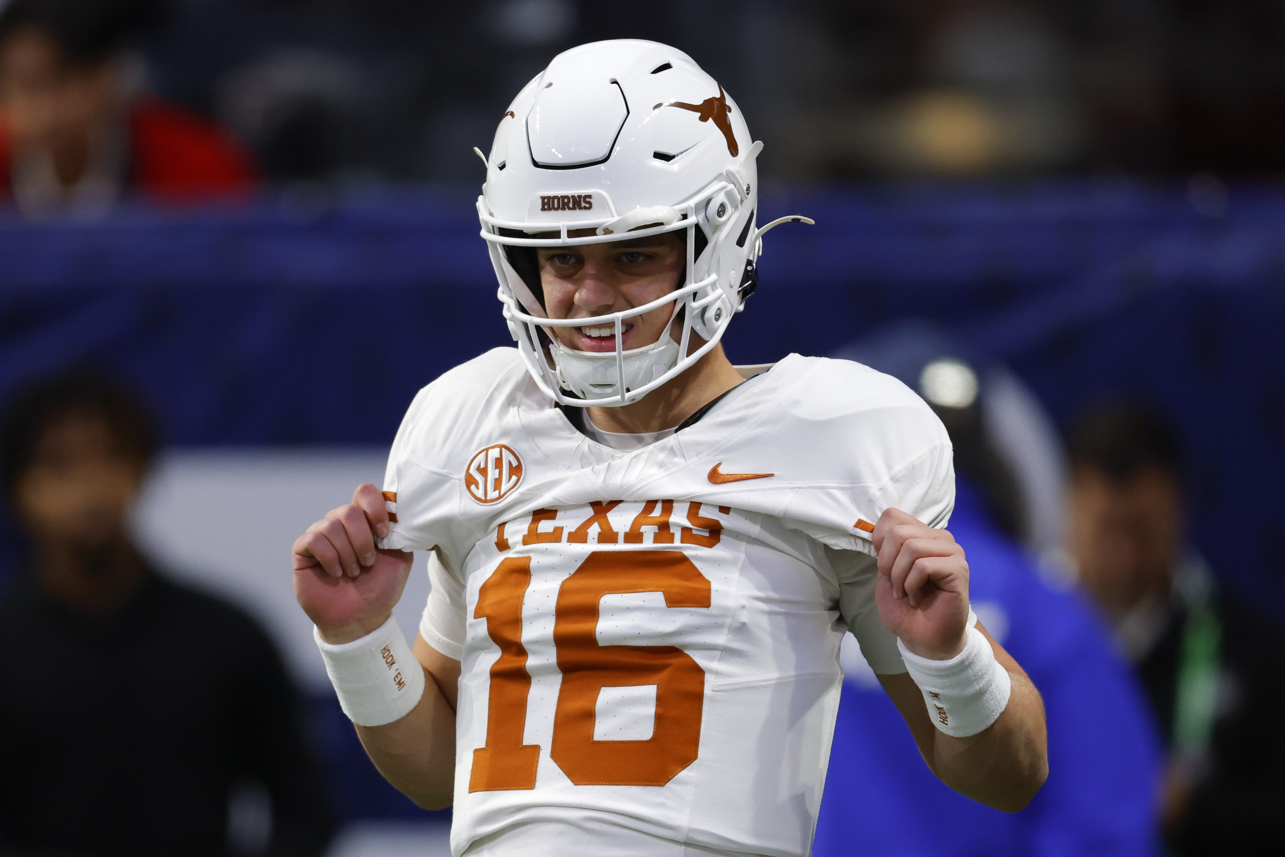 Arch Manning Expected to Start as Texas QB in 2025, Peyton Manning Predicts Success