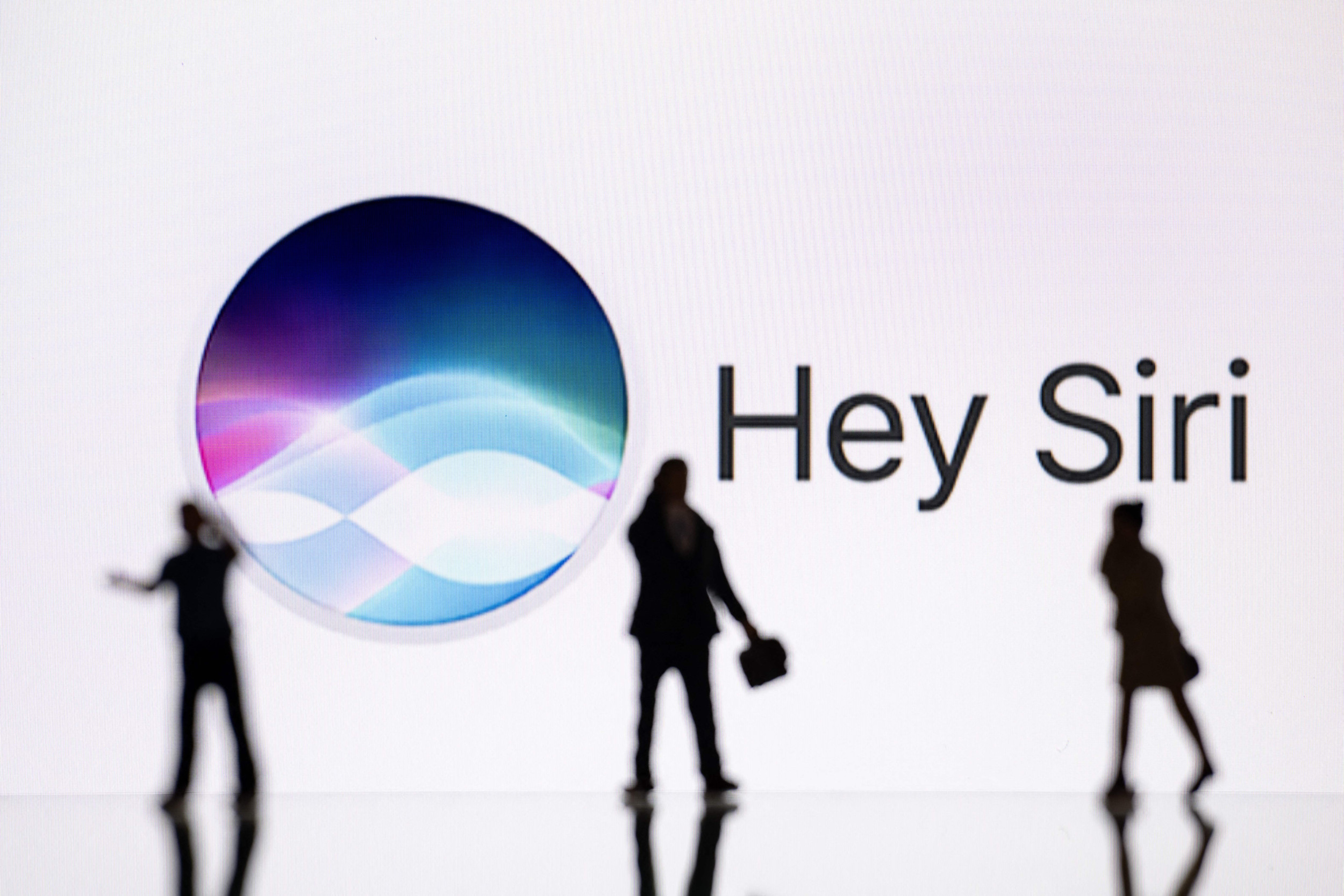 https://d.newsweek.com/en/full/2668085/apple-siri-digital-assistant-lawsuit.jpg