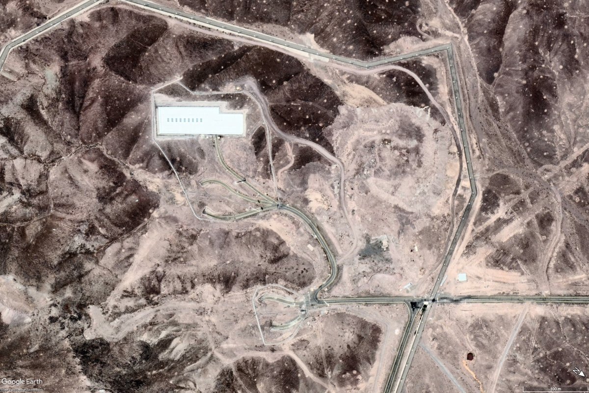 Os EUA atingem os principais locais nucleares do Irã
