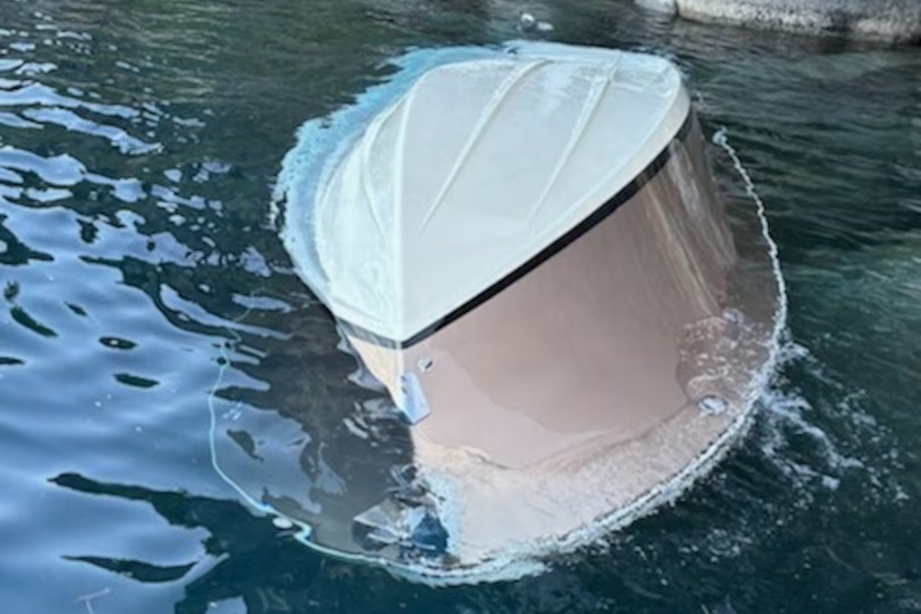 https://d.newsweek.com/en/full/2668772/lake-taho-capsize.png