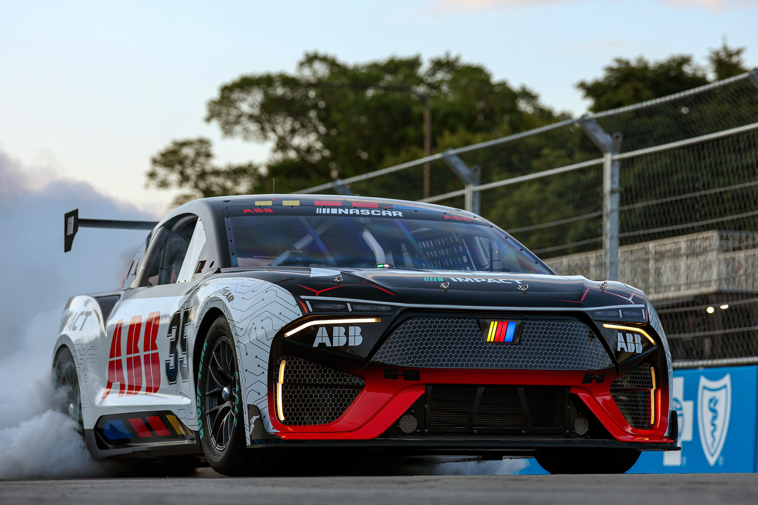 NASCAR entra nel mondo dell'elettrico: la gara di Chicago apre scenari futuri per il motorsport?