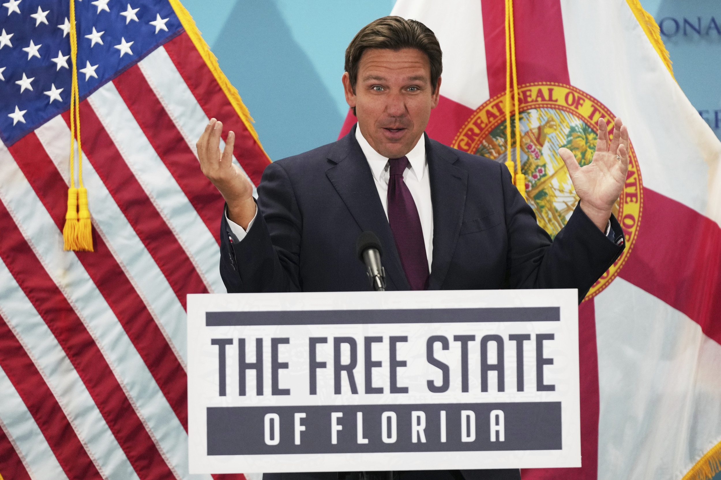 https://d.newsweek.com/en/full/2671689/ron-desantis.jpg