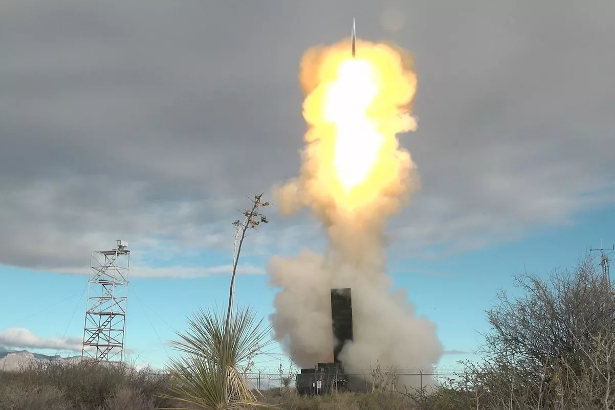 https://d.newsweek.com/en/full/2672149/us-army-typhon-fires-sm-6-missile.webp