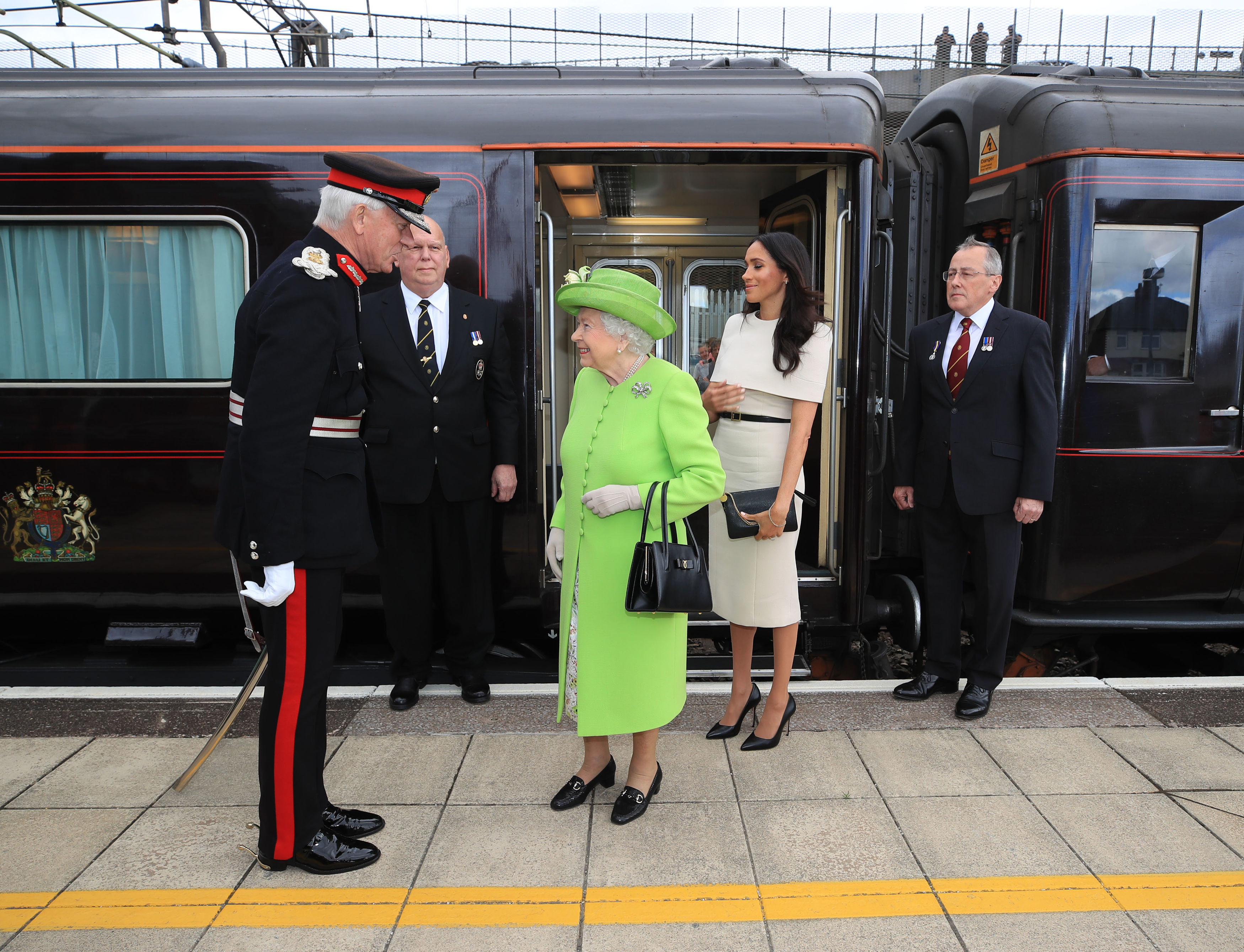 https://d.newsweek.com/en/full/2674310/queen-meghan.jpg