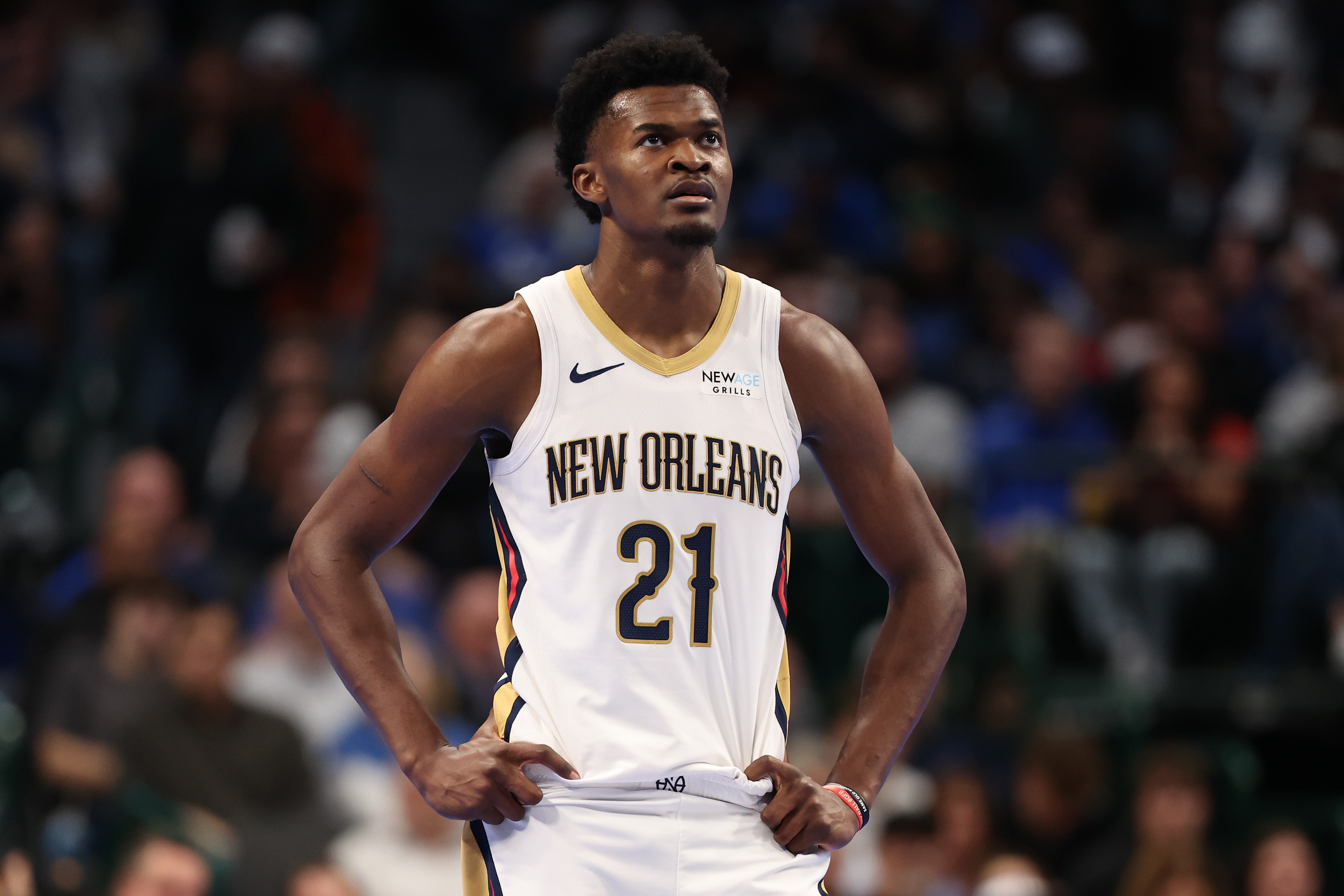 Report: Lakers Have Discussed Trades for 3 Centers