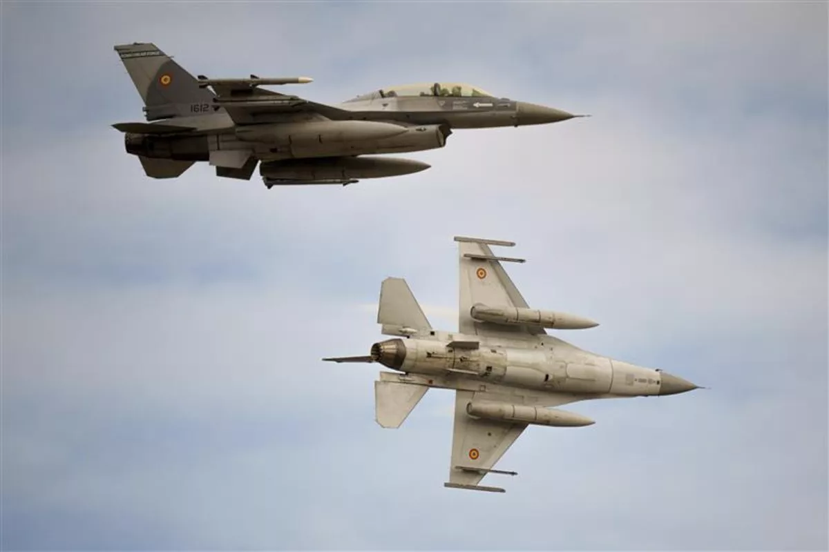 https://d.newsweek.com/en/full/2675299/romania-f-16s.webp