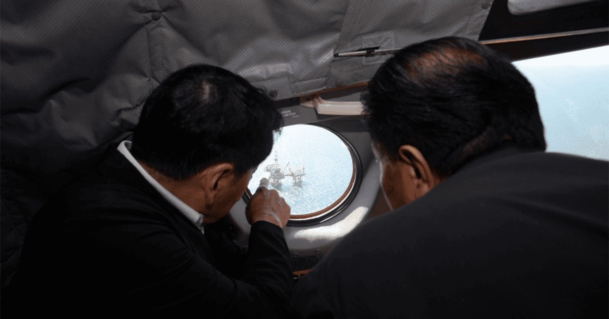 Chinese Structure Constructed in East China Sea
