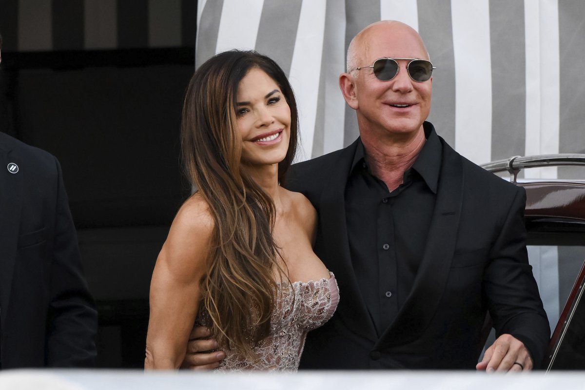 Jeff Bezos Sells Off $737M Worth of Amazon Shares: What to Know - Newsweek