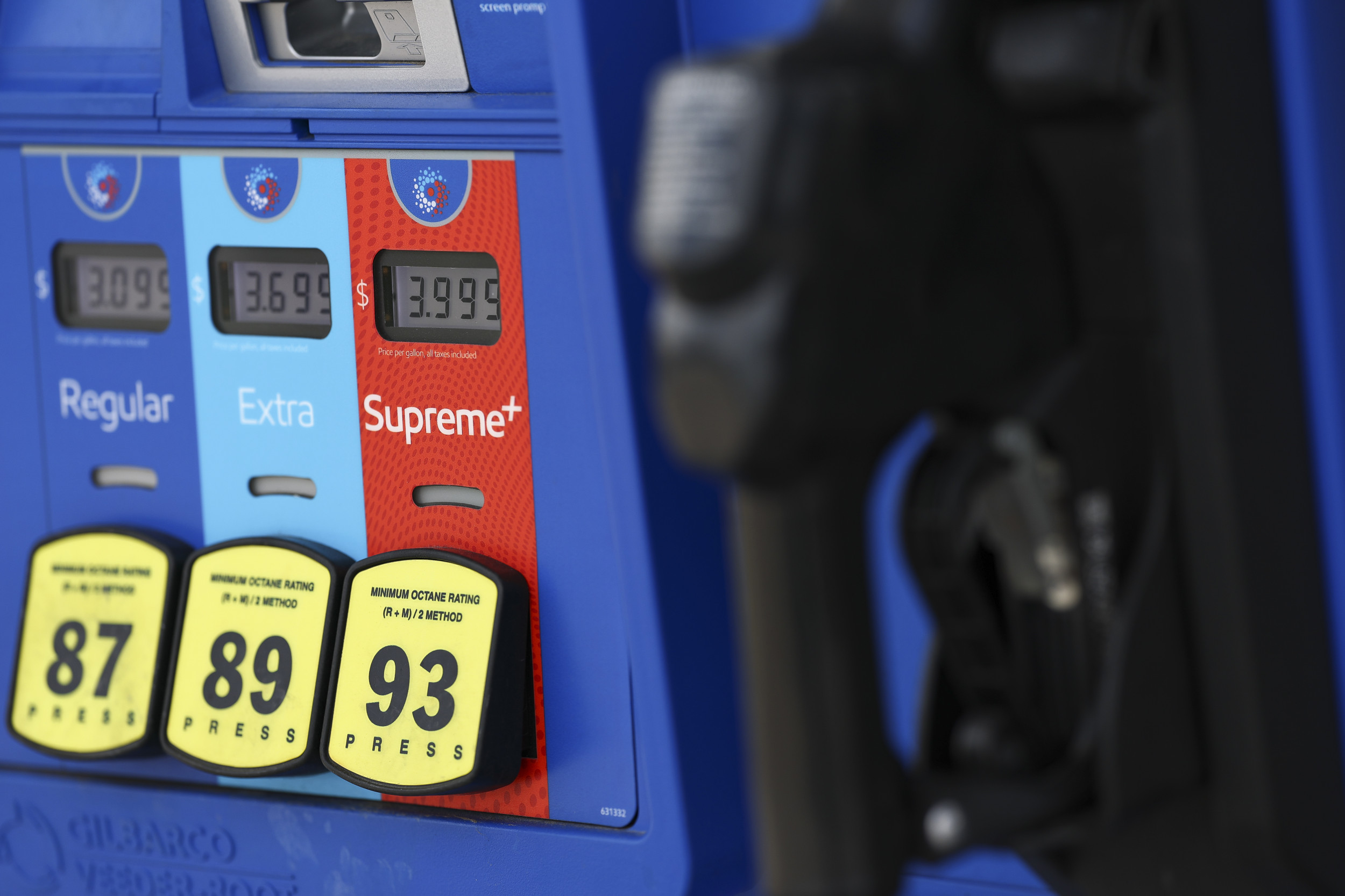 https://d.newsweek.com/en/full/2675944/gas-prices.jpg
