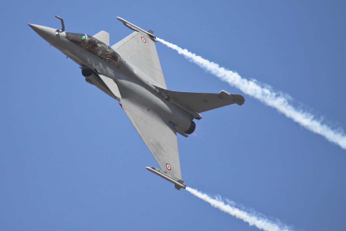 Rafale Fighter Performs at Indian Air Show