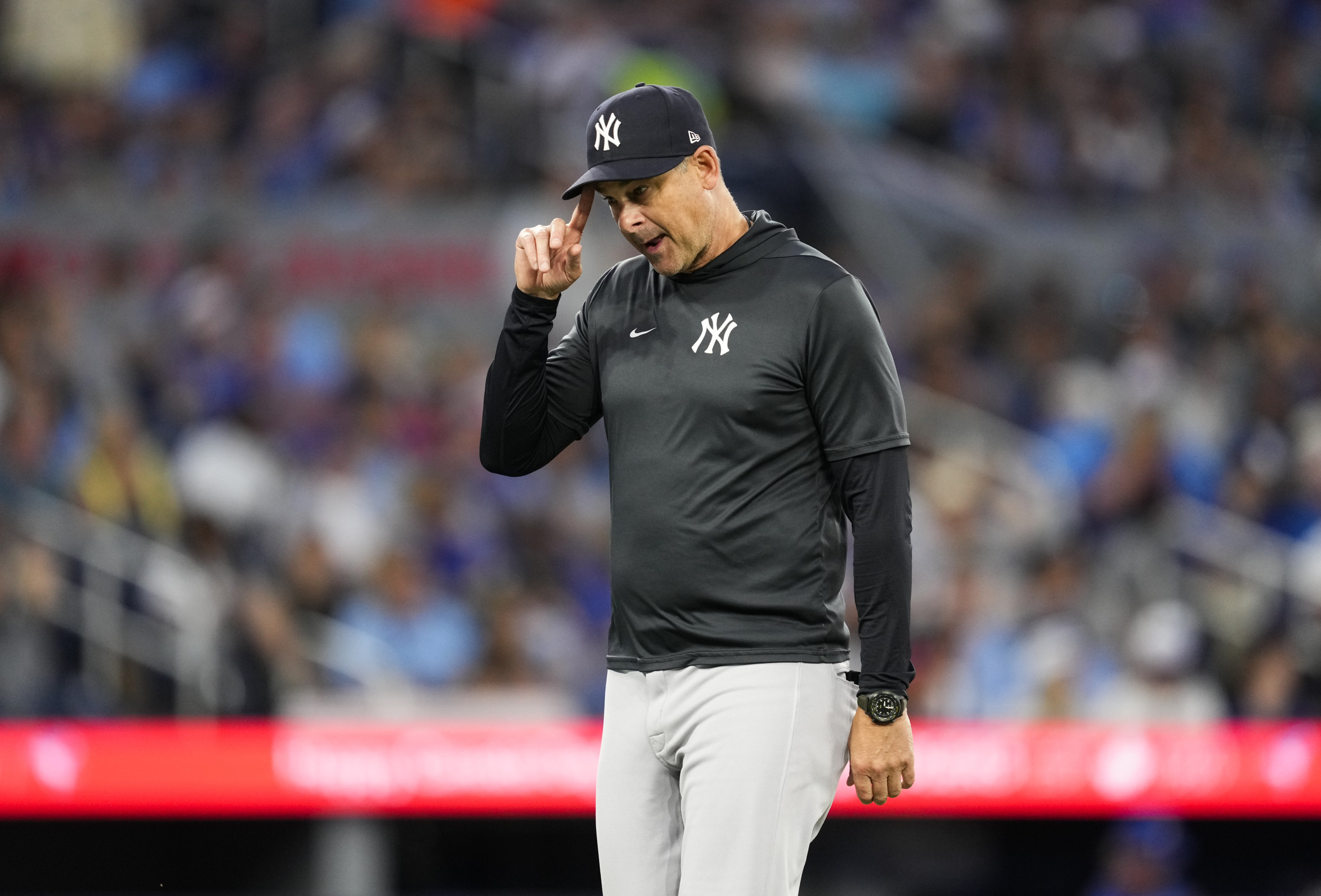 Yankees Face Defensive Struggles, Manager Boone Role Scrutinized