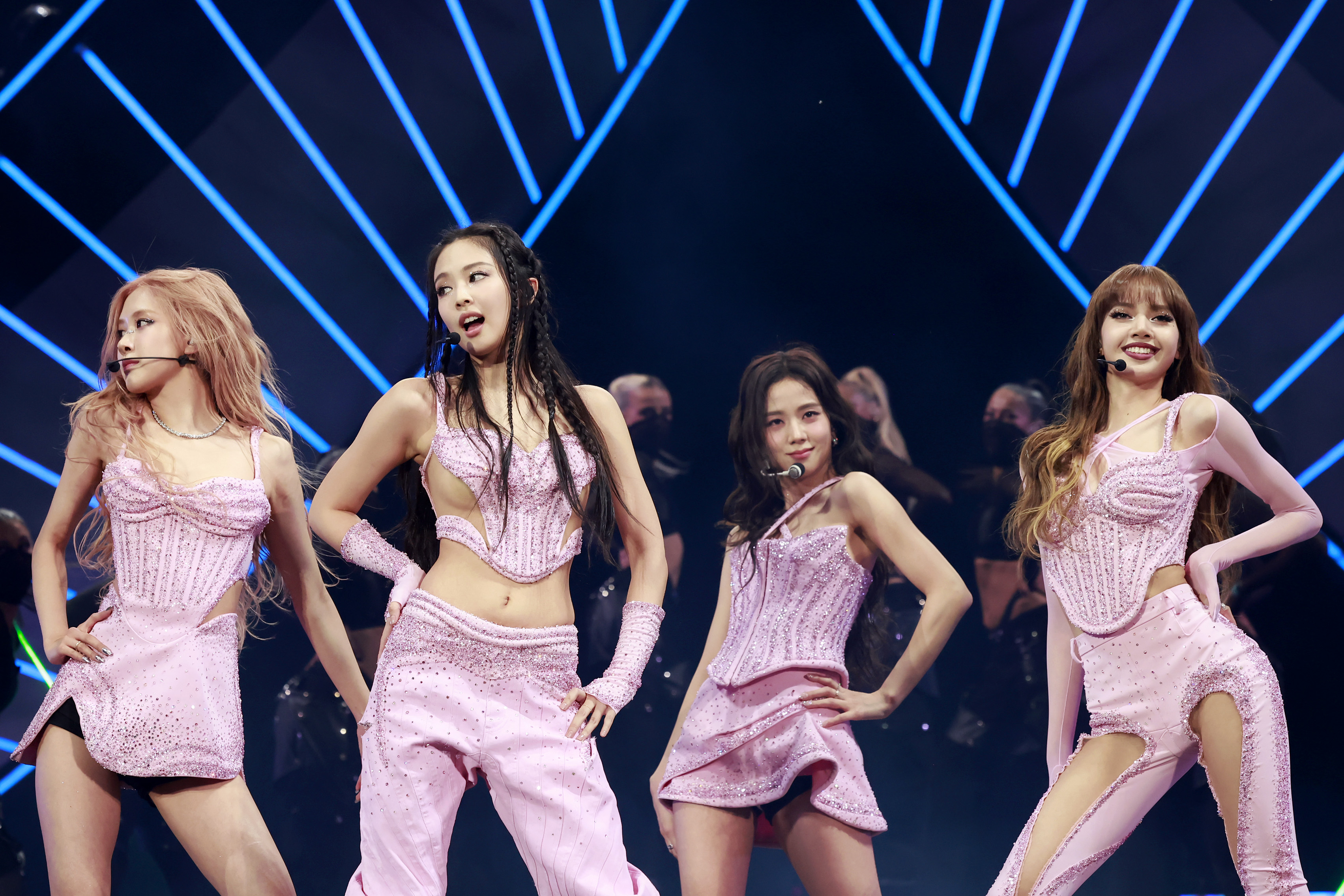 How to Buy Blackpink x Michell & Ness NBA Collection: Lakers, Bulls, Knicks, Hoodies, Jerseys, Hat, Shirts