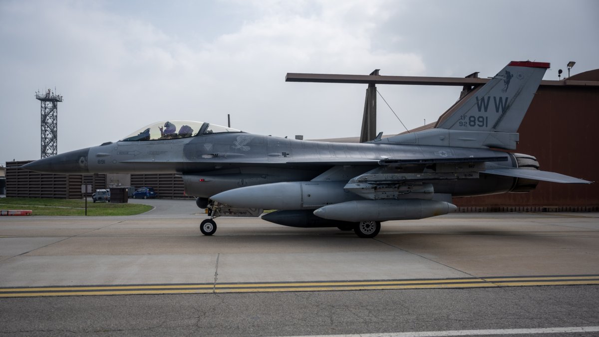 U.S. F-16 Jet Arrives in South Korea