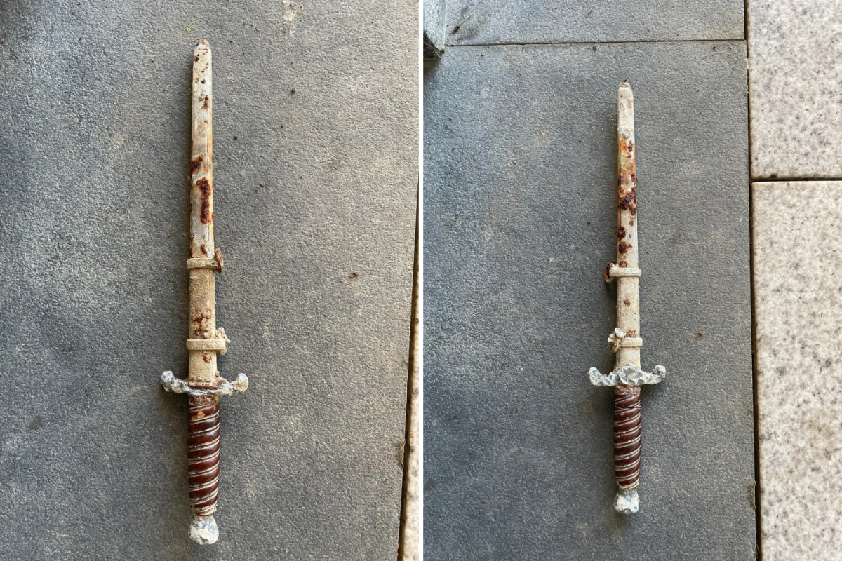 Dagger found in yard