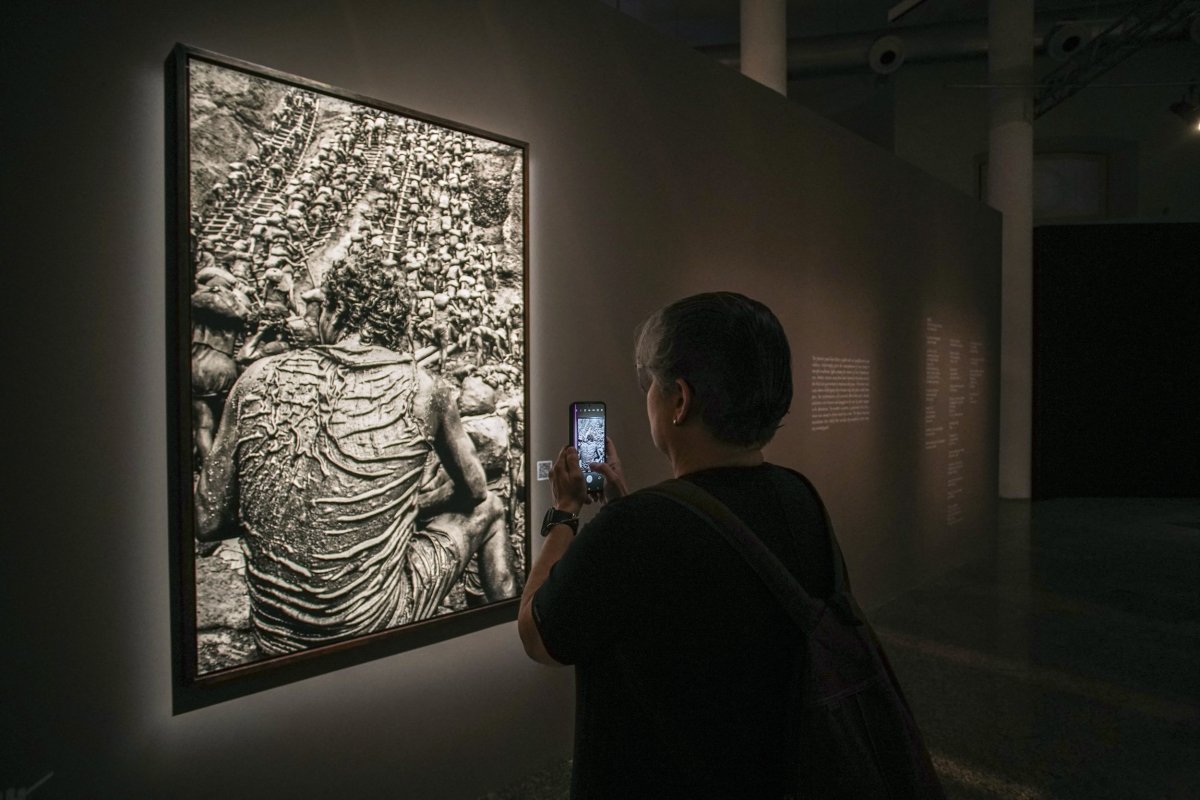Los visitantes asistieron a la exposición