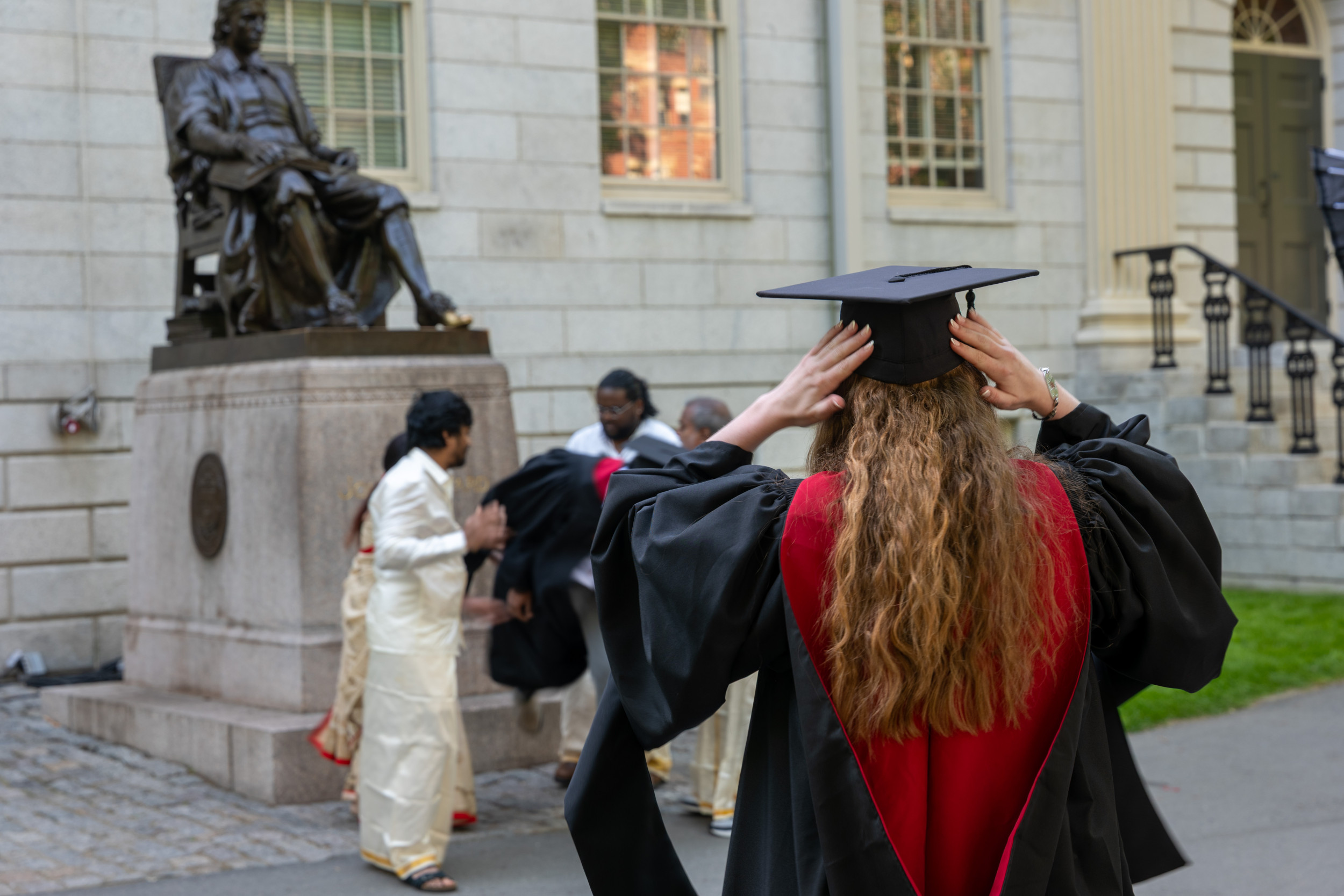 https://d.newsweek.com/en/full/2679952/college-graduation.jpg