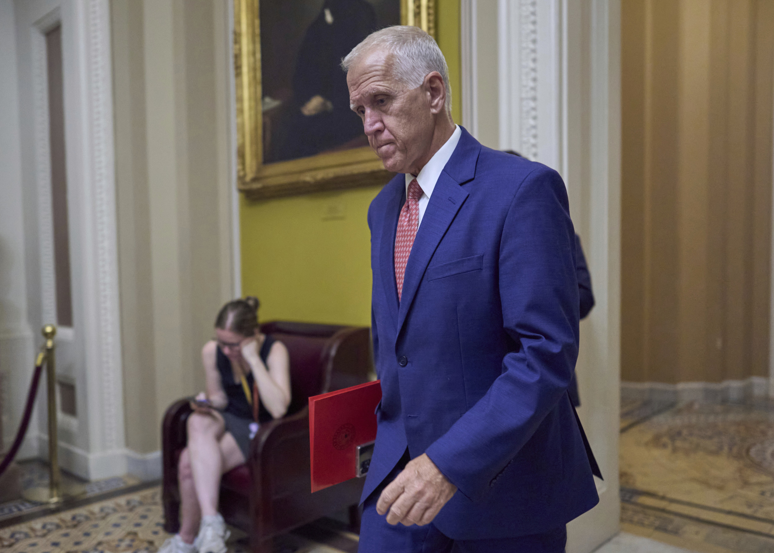 Senate Republican Rips Hegseth as Amateurish Amid Ukraine Weapons Move