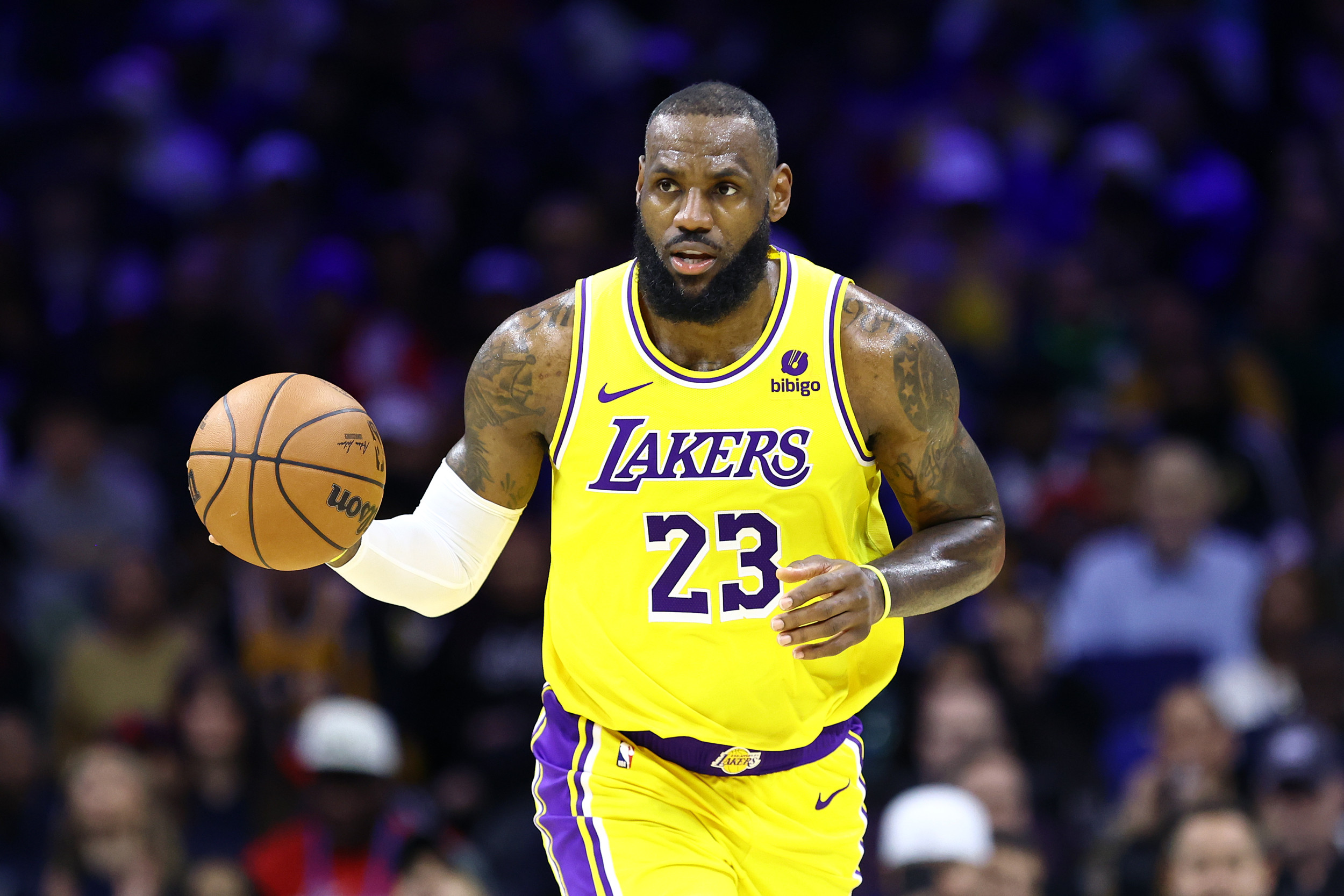 Lakers Sign Deandre Ayton, Future of LeBron James Uncertain