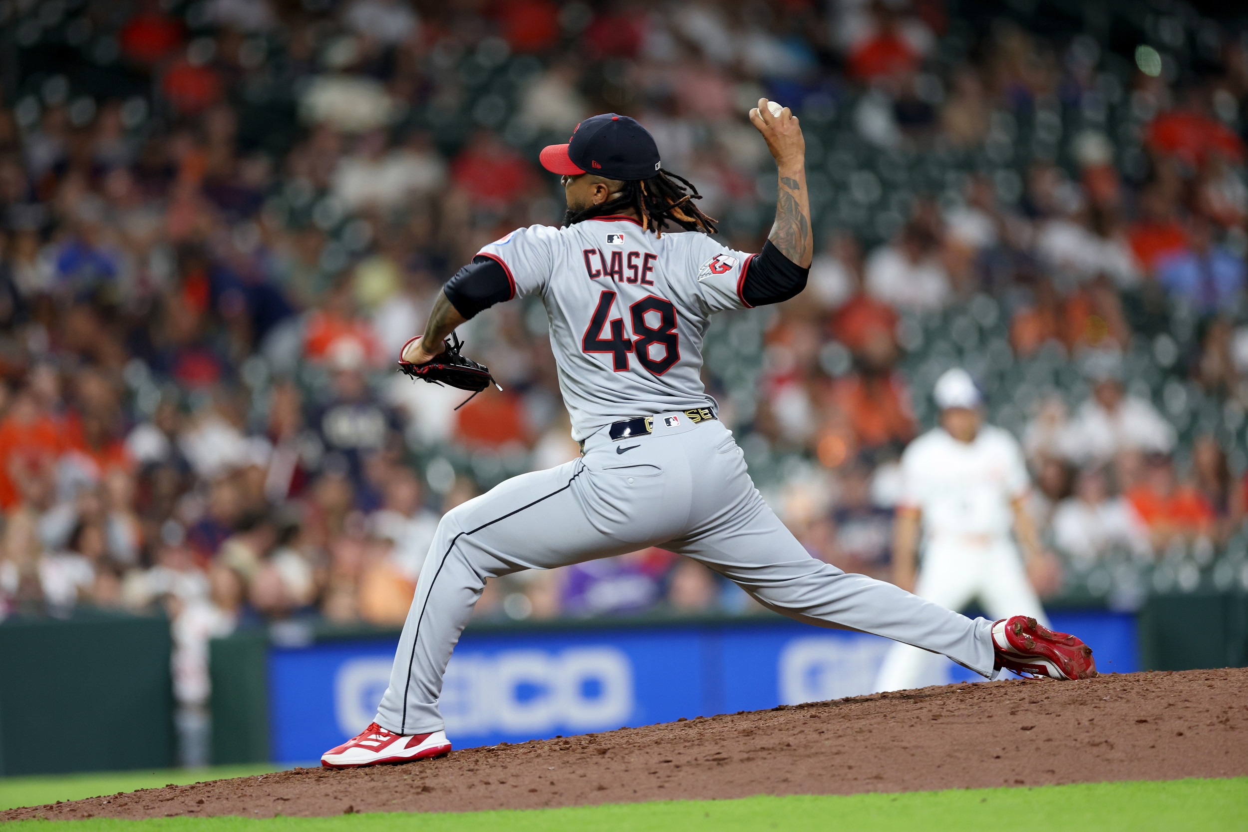 Phillies Bullpen Issues Could Lead to Guardians Hurler Being Best Match