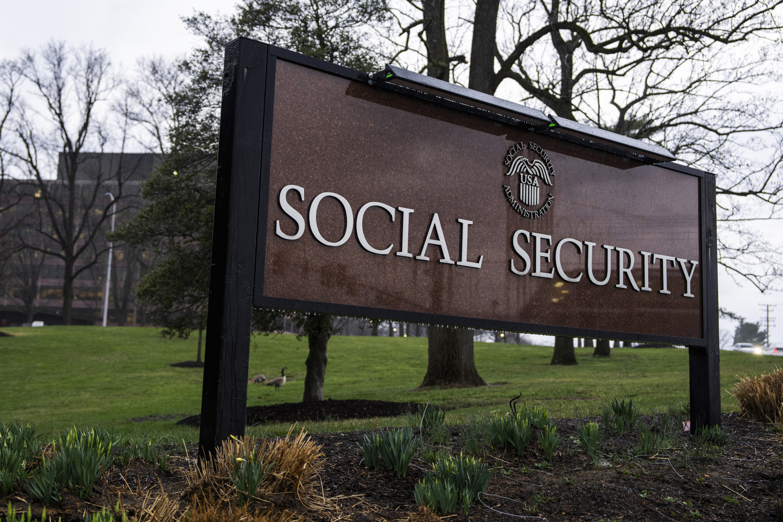 https://d.newsweek.com/en/full/2680920/social-security-sign.jpg