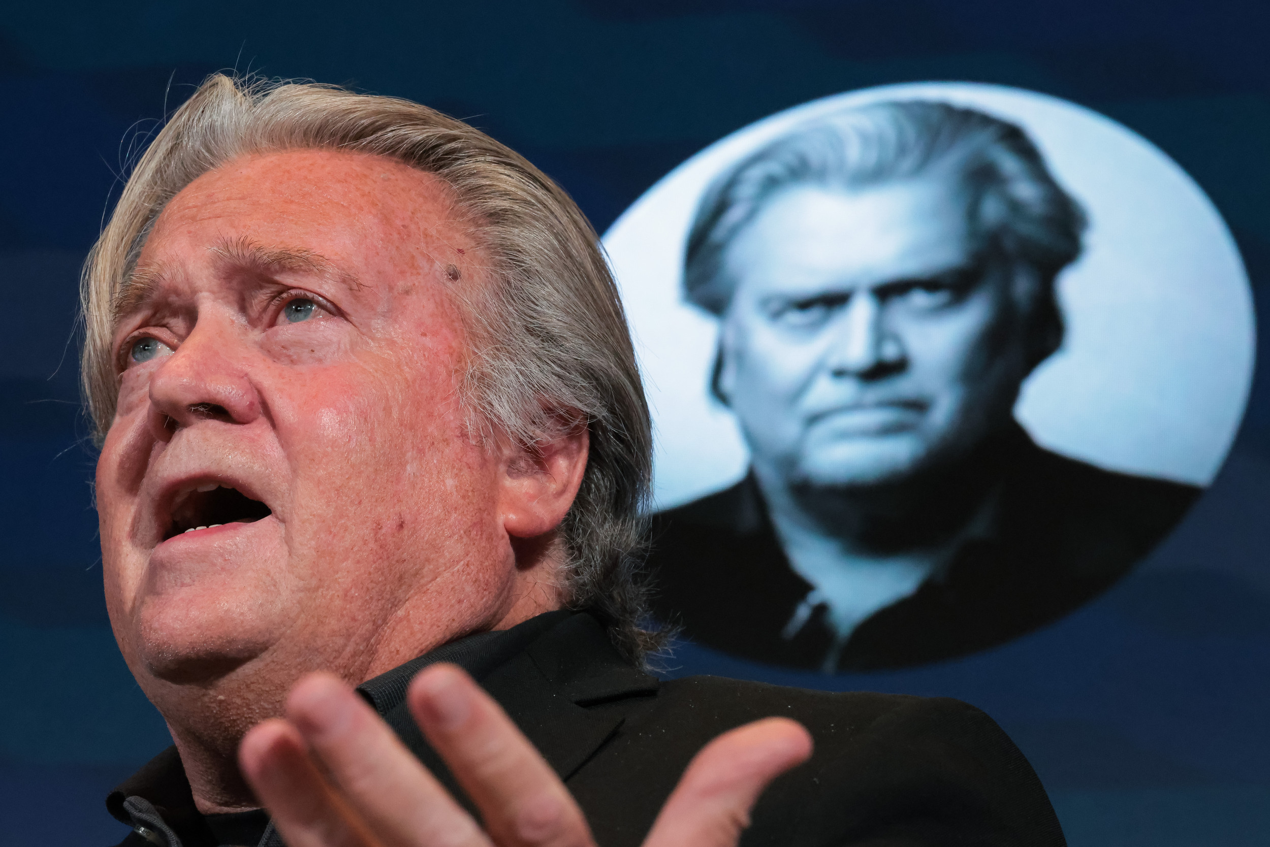 https://d.newsweek.com/en/full/2681559/bannon-event.jpg