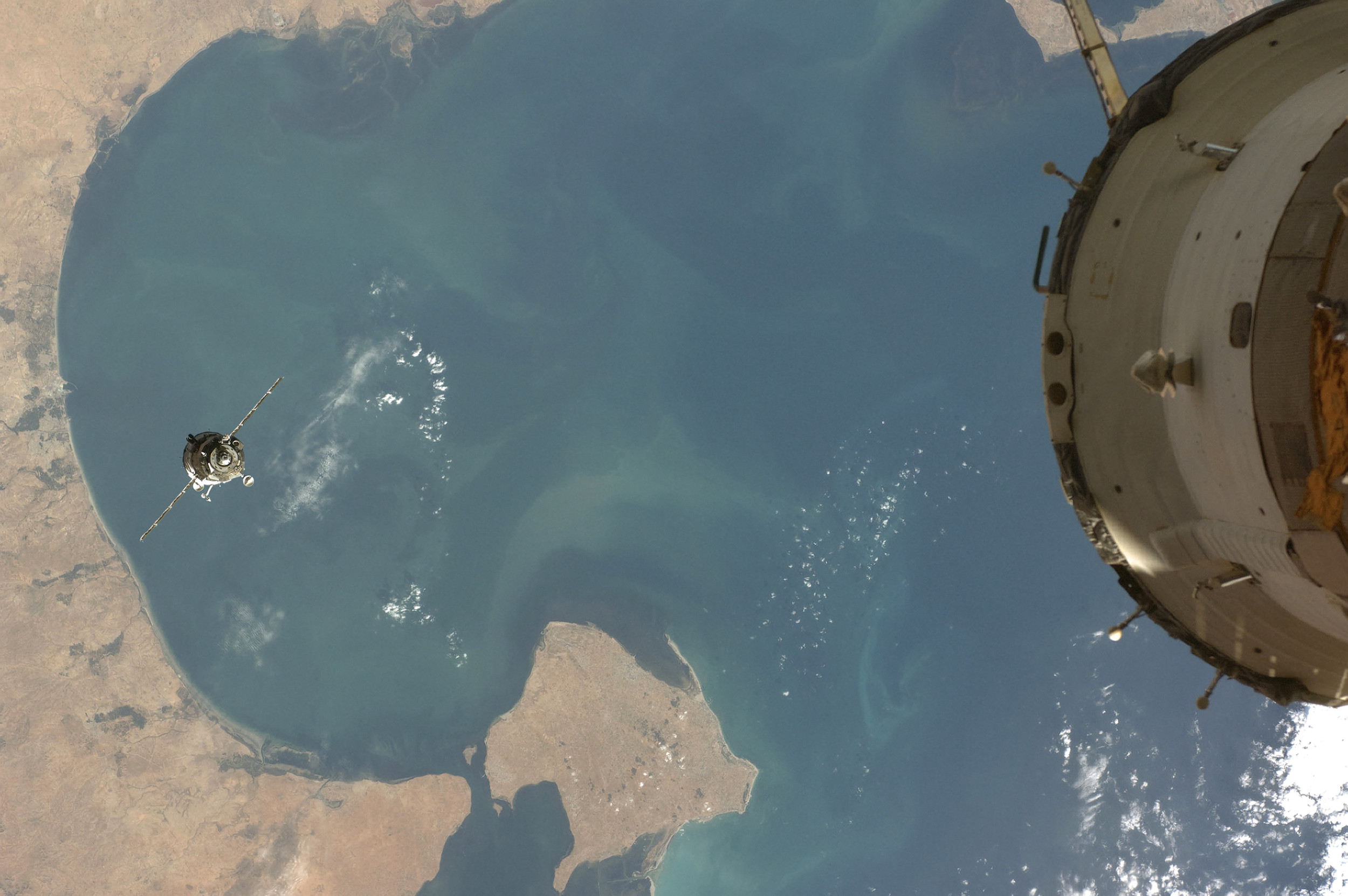 https://d.newsweek.com/en/full/2682409/satellite-docking.jpg
